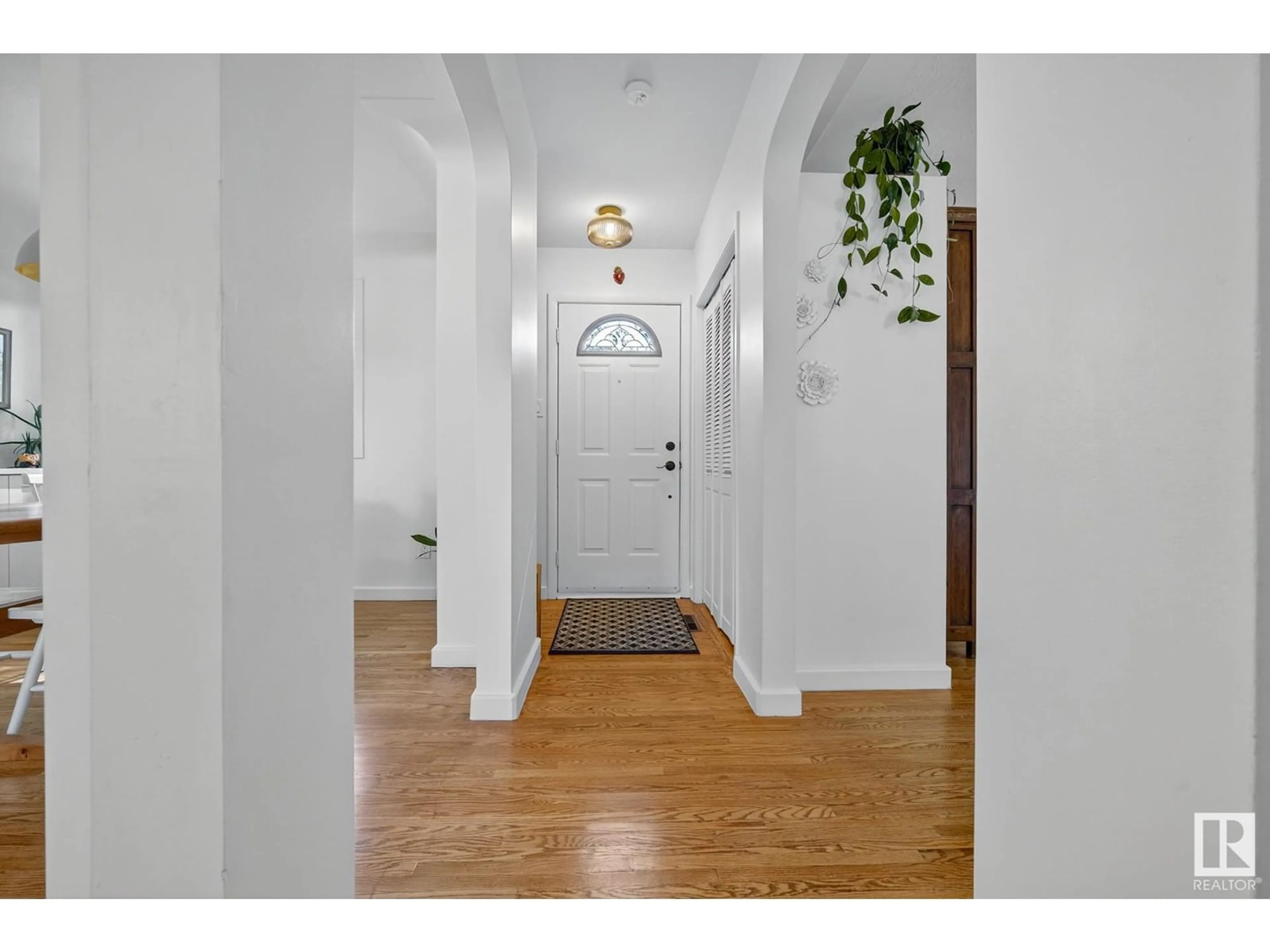 Indoor entryway for NW - 10940 130 ST, Edmonton Alberta T5M0Z3