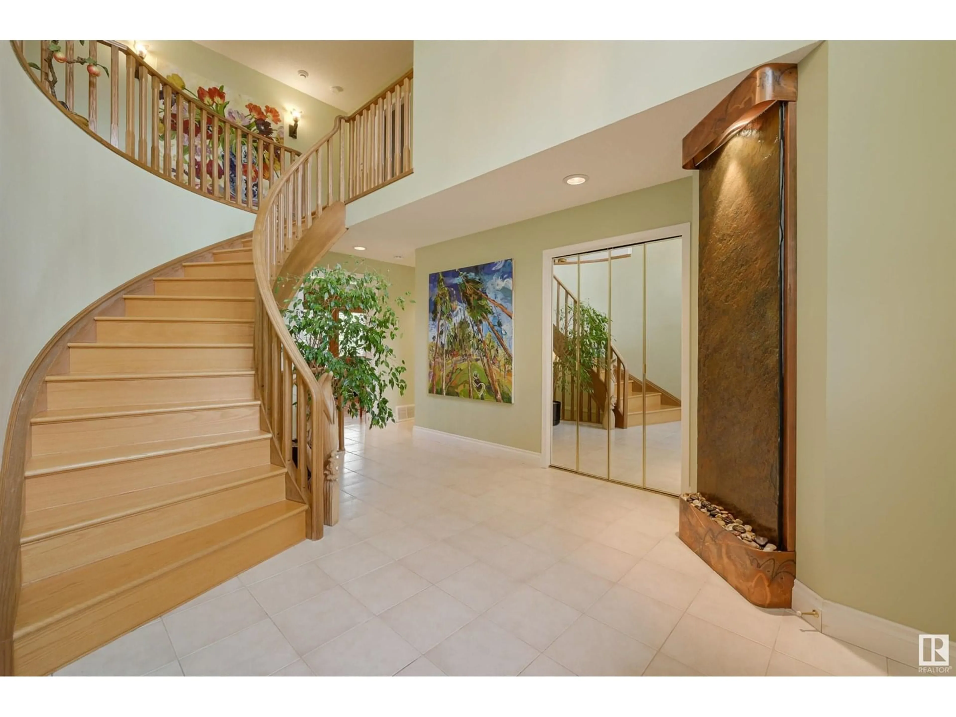 Indoor foyer for 170 ROY ST, Edmonton Alberta T6R2A8
