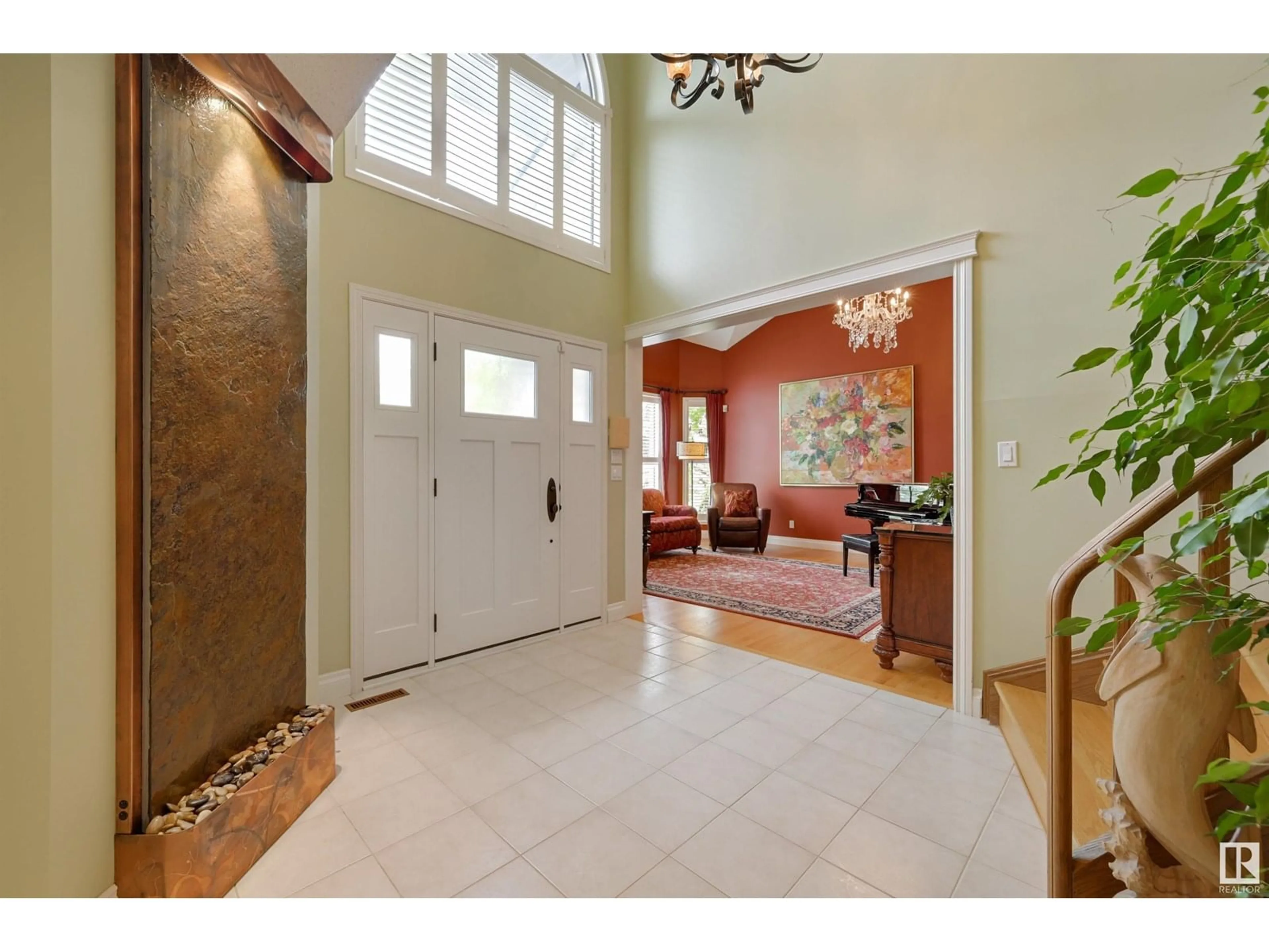 Indoor entryway for 170 ROY ST, Edmonton Alberta T6R2A8