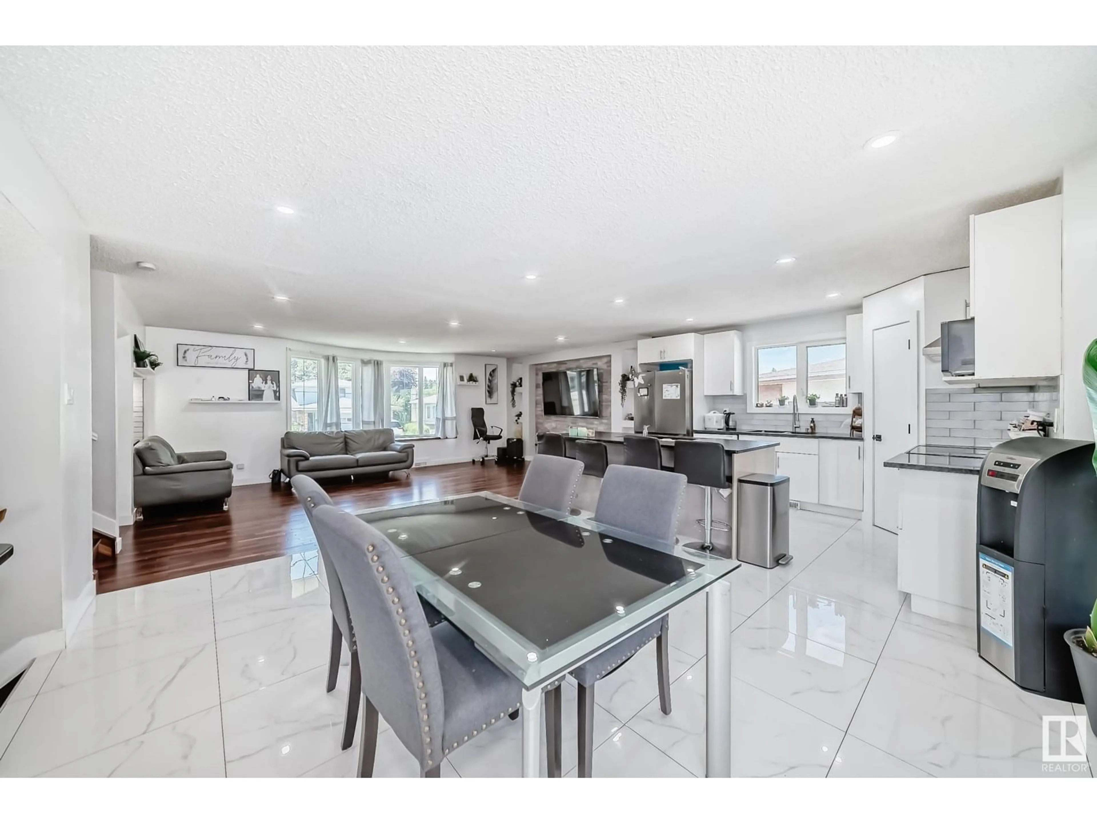 Open concept kitchen, ceramic/tile floor for 714 LEE RIDGE RD, Edmonton Alberta T6K0P2