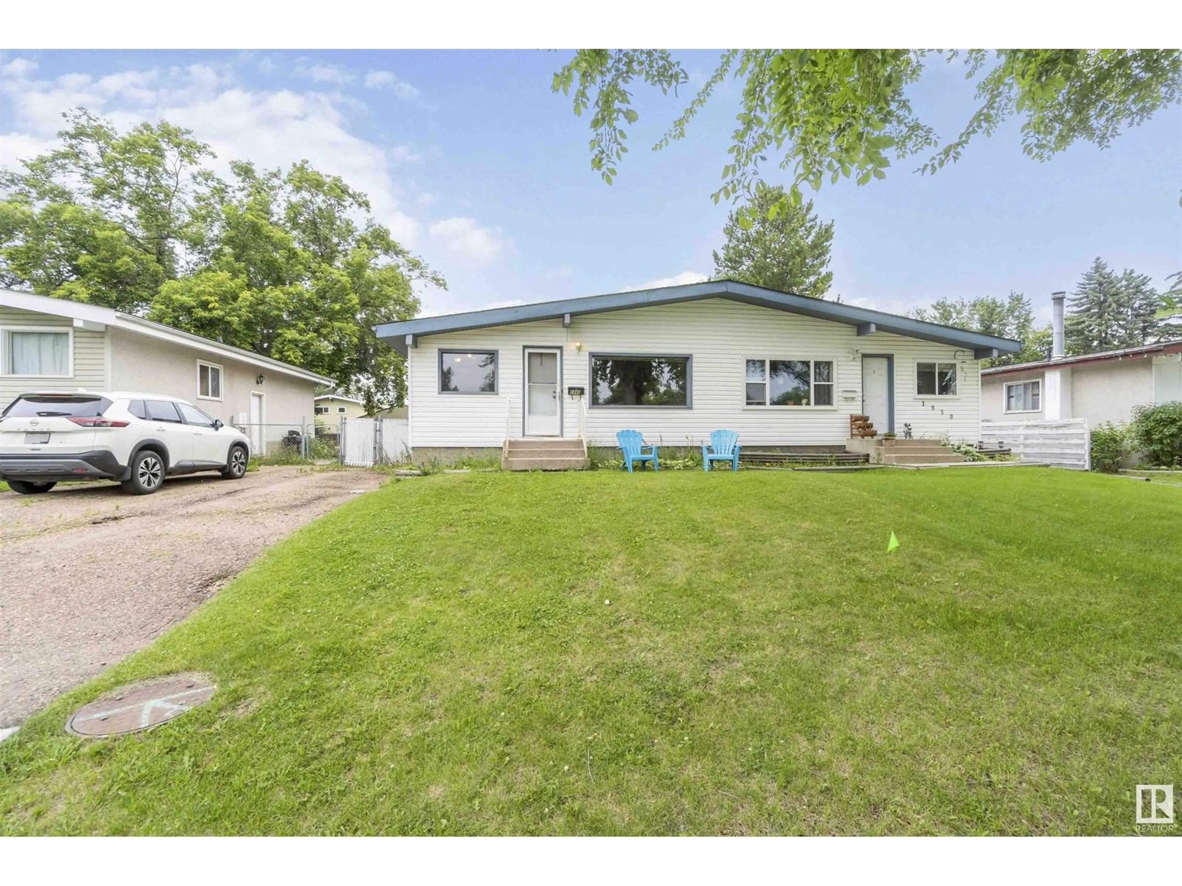 Home with vinyl exterior material, street for 1948 BONNEVILLE DR, Sherwood Park Alberta T8A0Y2