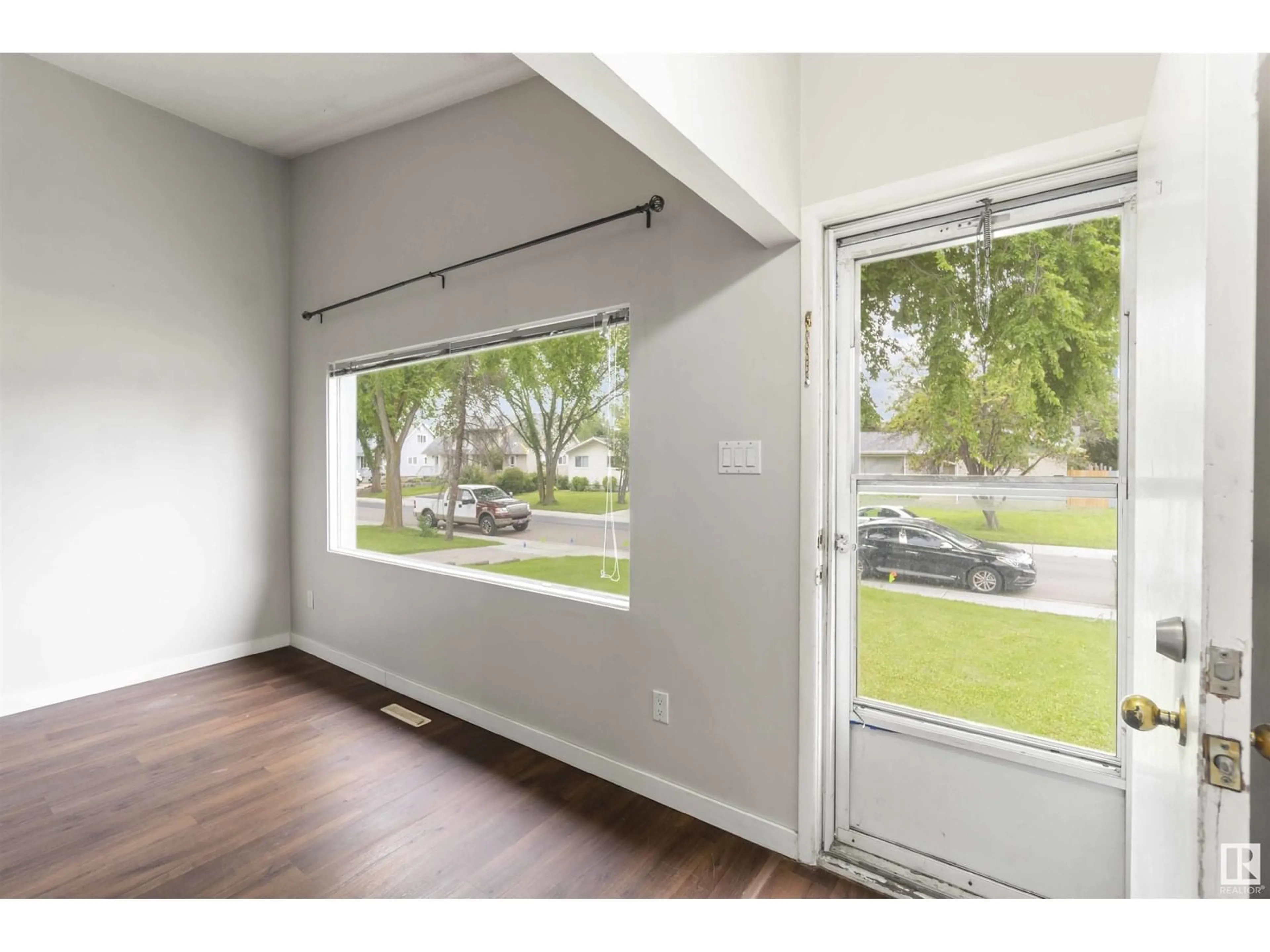 Indoor entryway for 1948 BONNEVILLE DR, Sherwood Park Alberta T8A0Y2