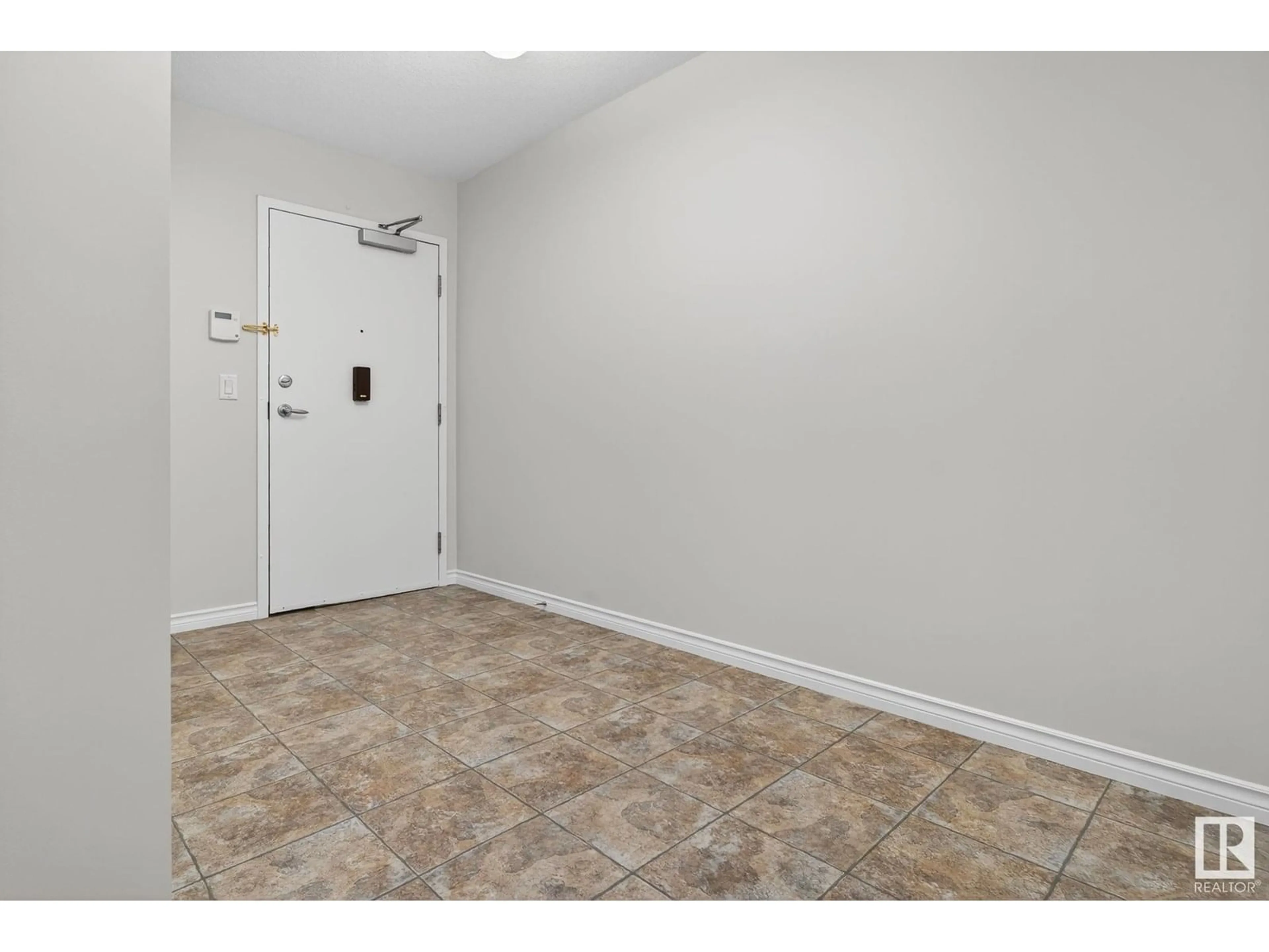Indoor entryway for #205 - 7510 89 ST, Edmonton Alberta T6C0X5