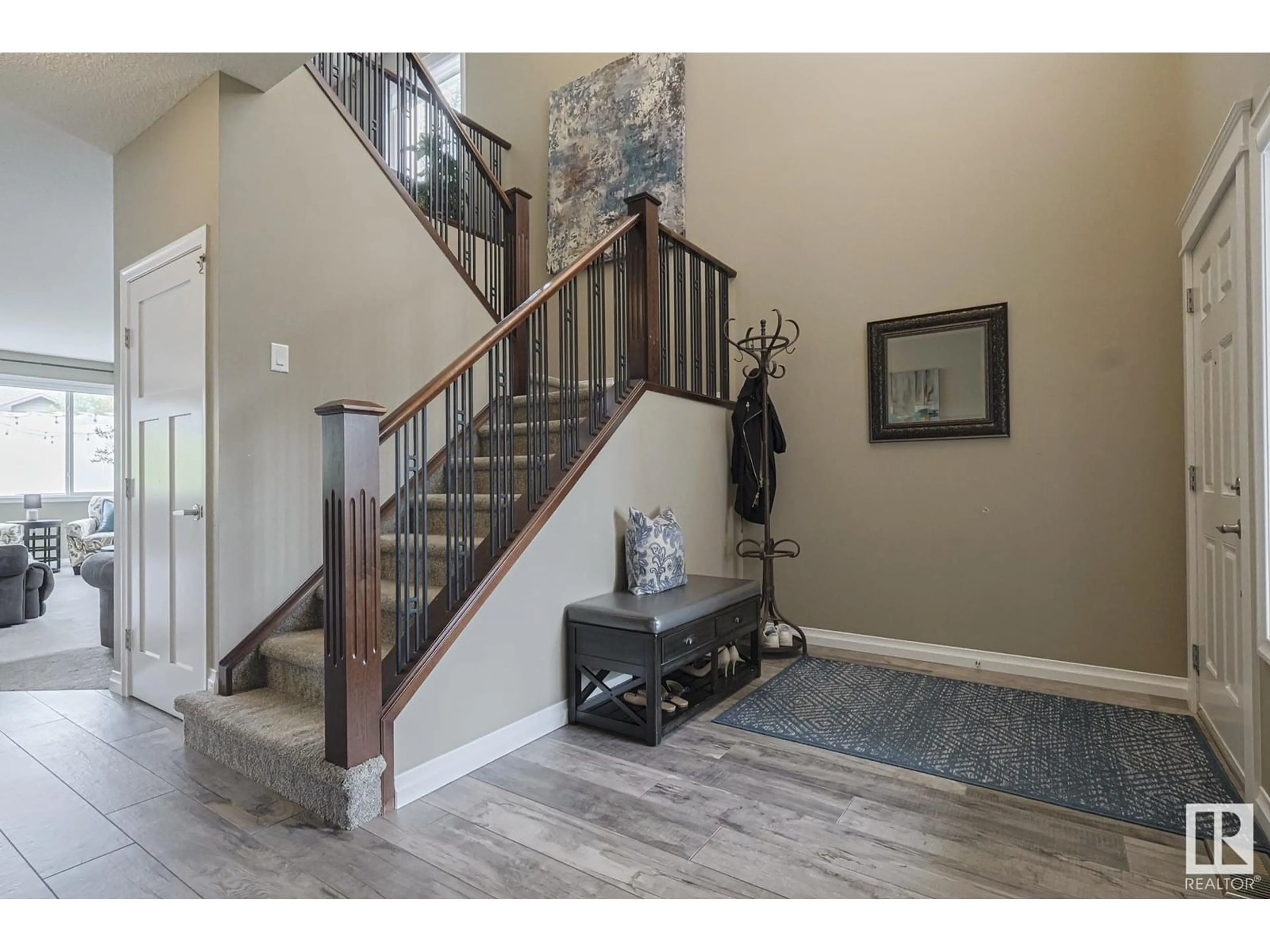 Indoor entryway for NW - 5506 168A AV, Edmonton Alberta T5Y0K4