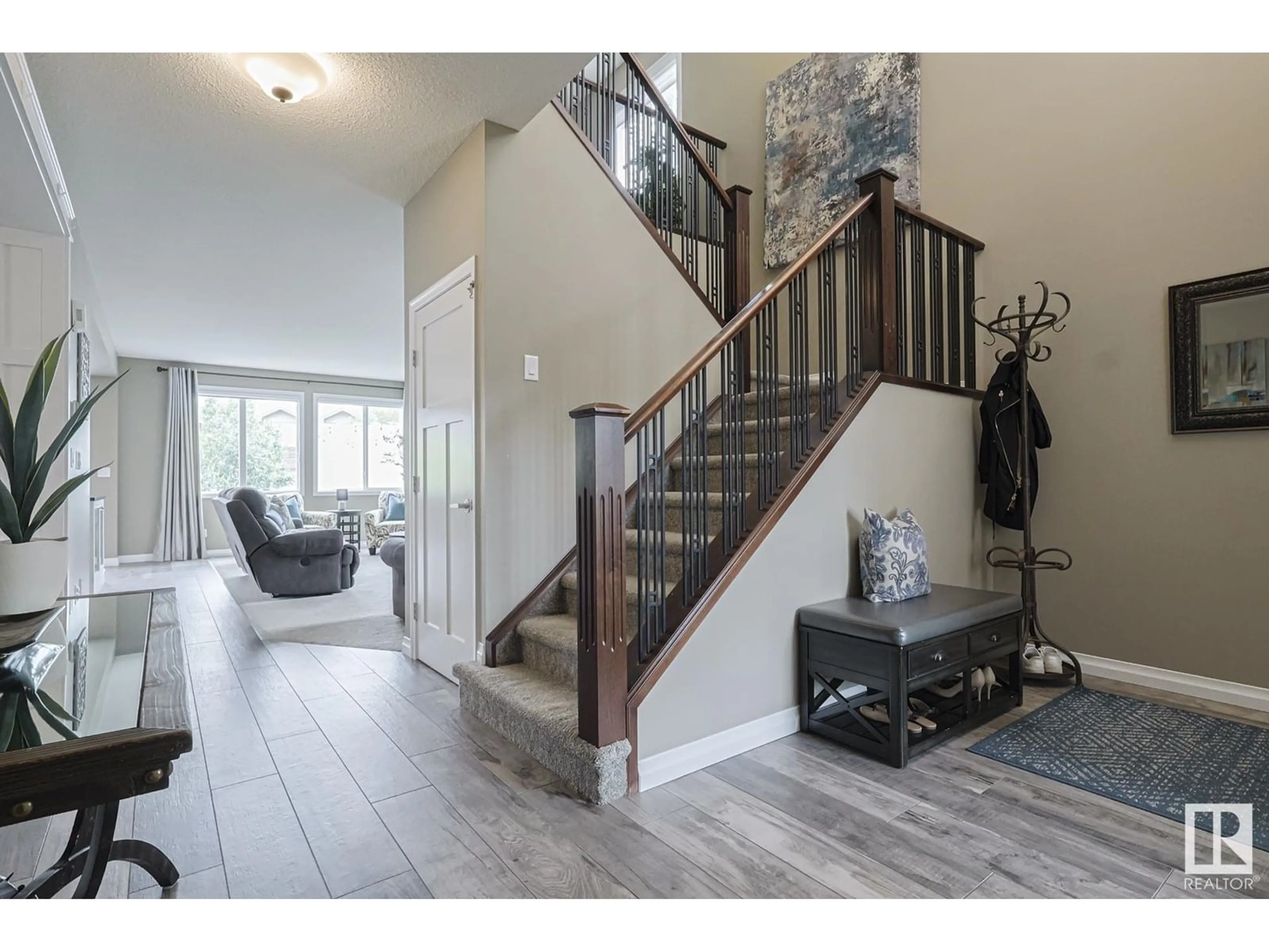 Indoor entryway for NW - 5506 168A AV, Edmonton Alberta T5Y0K4