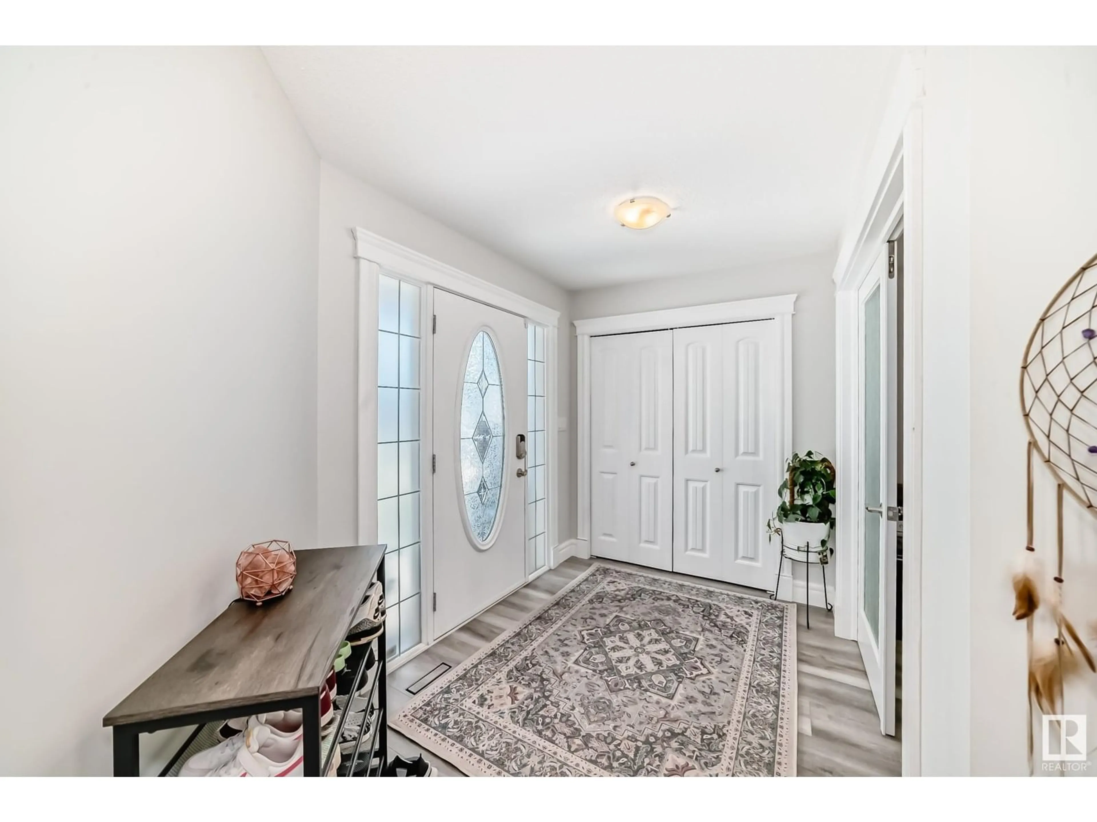 Indoor entryway for 61 SUMMERCOURT TC, Sherwood Park Alberta T8H2W1