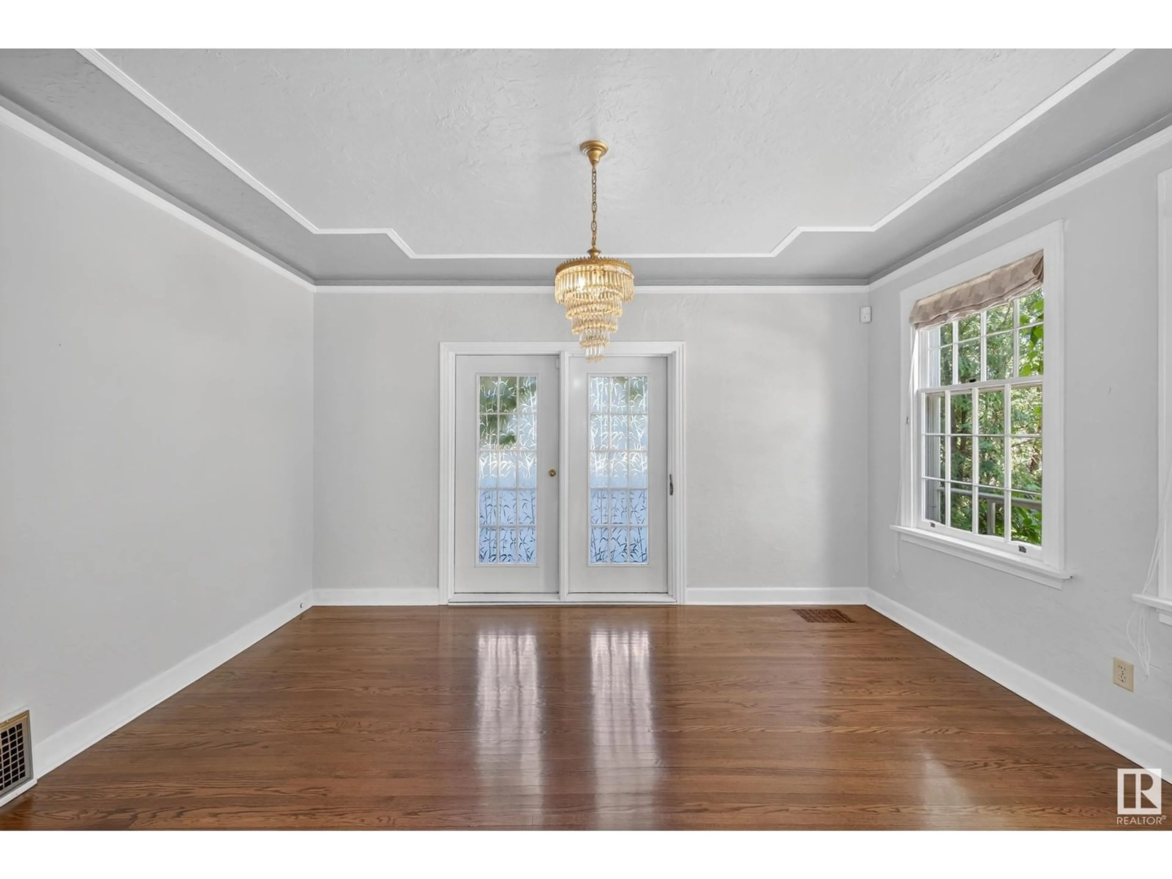 Dining room, wood/laminate floor for 10416 GLENORA CR, Edmonton Alberta T5N3J7