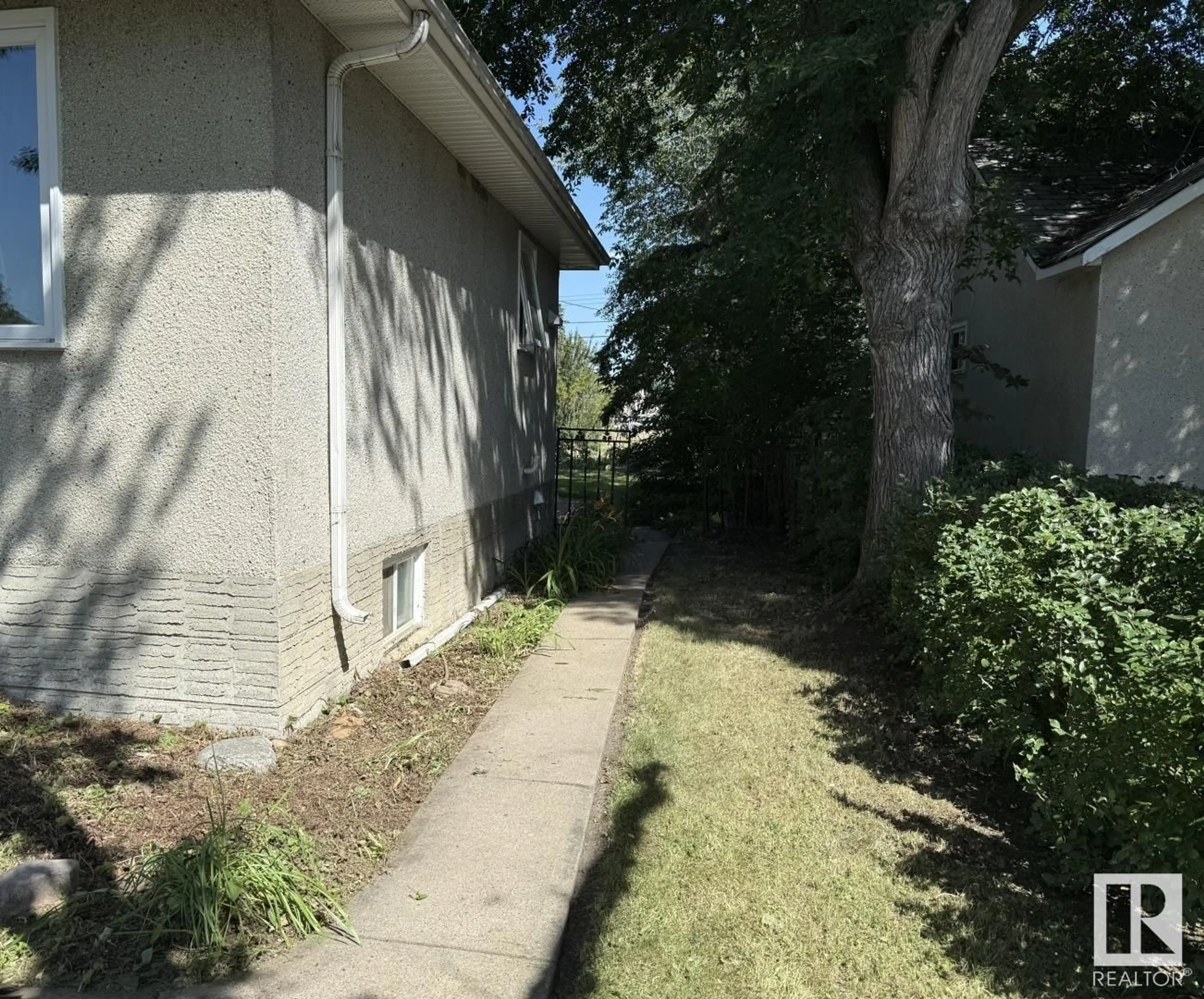 Unknown for 10841 154 ST, Edmonton Alberta T5P2J6