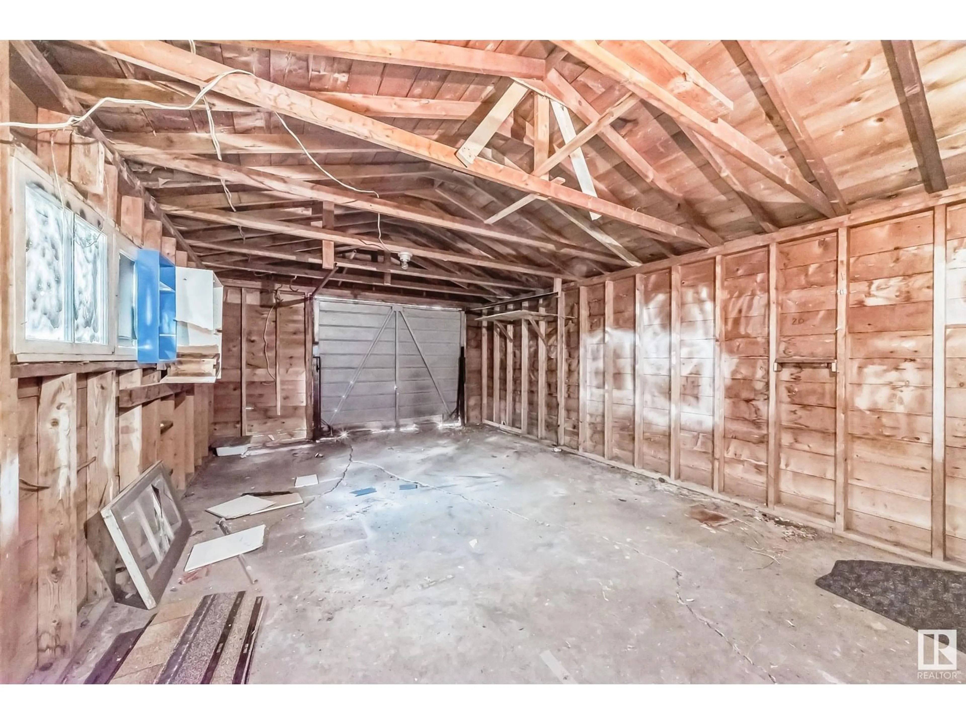 Indoor garage for 13003 SHERBROOKE AV, Edmonton Alberta T5L4E6