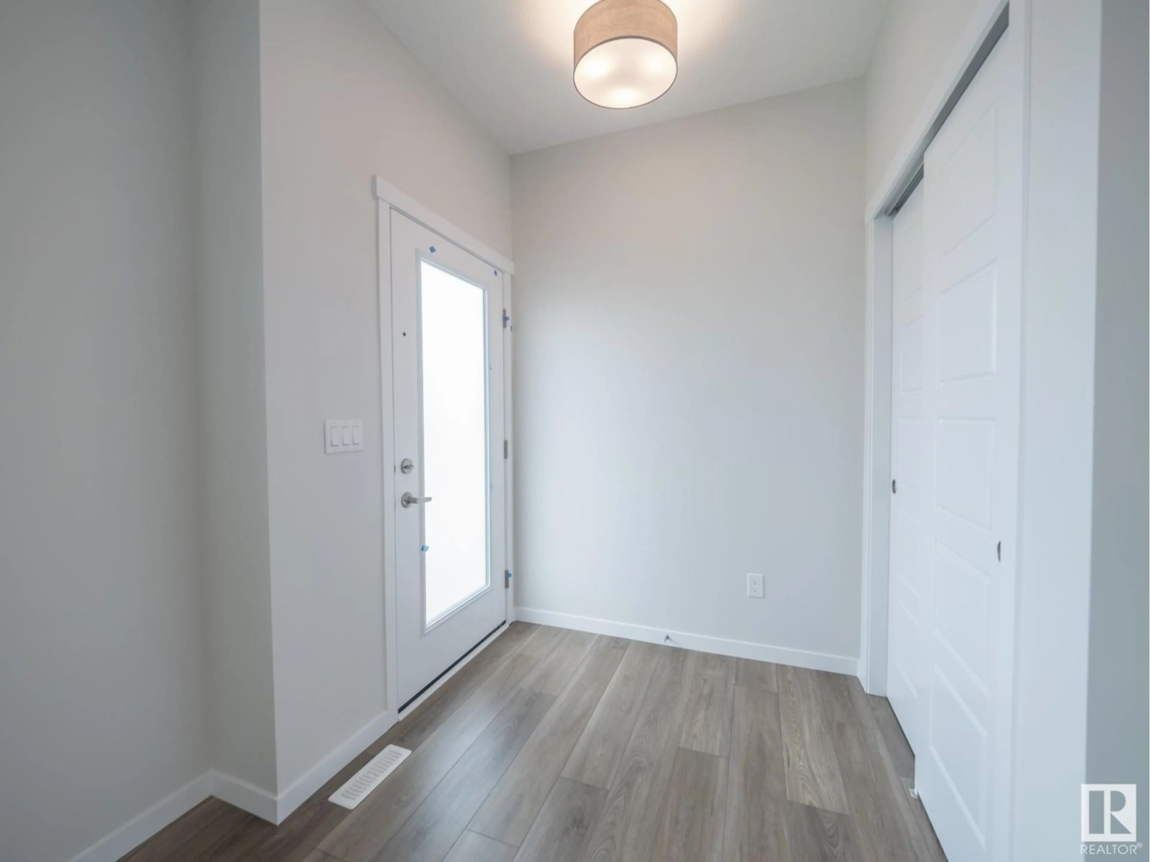 Indoor entryway for NE - 604 174 AV, Edmonton Alberta T5Y4G1