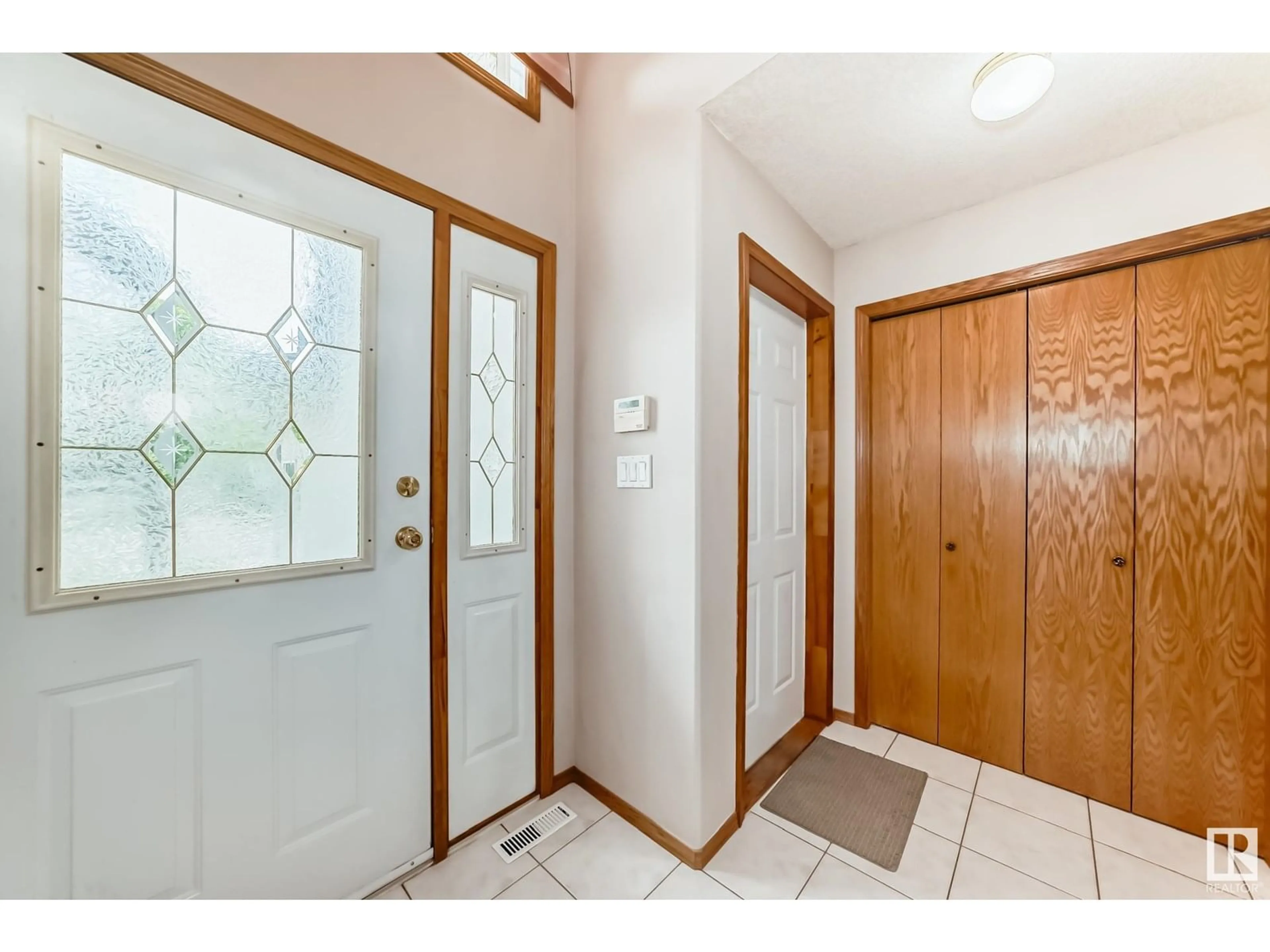 Indoor entryway for 8728 160 AV, Edmonton Alberta T5Z3H9