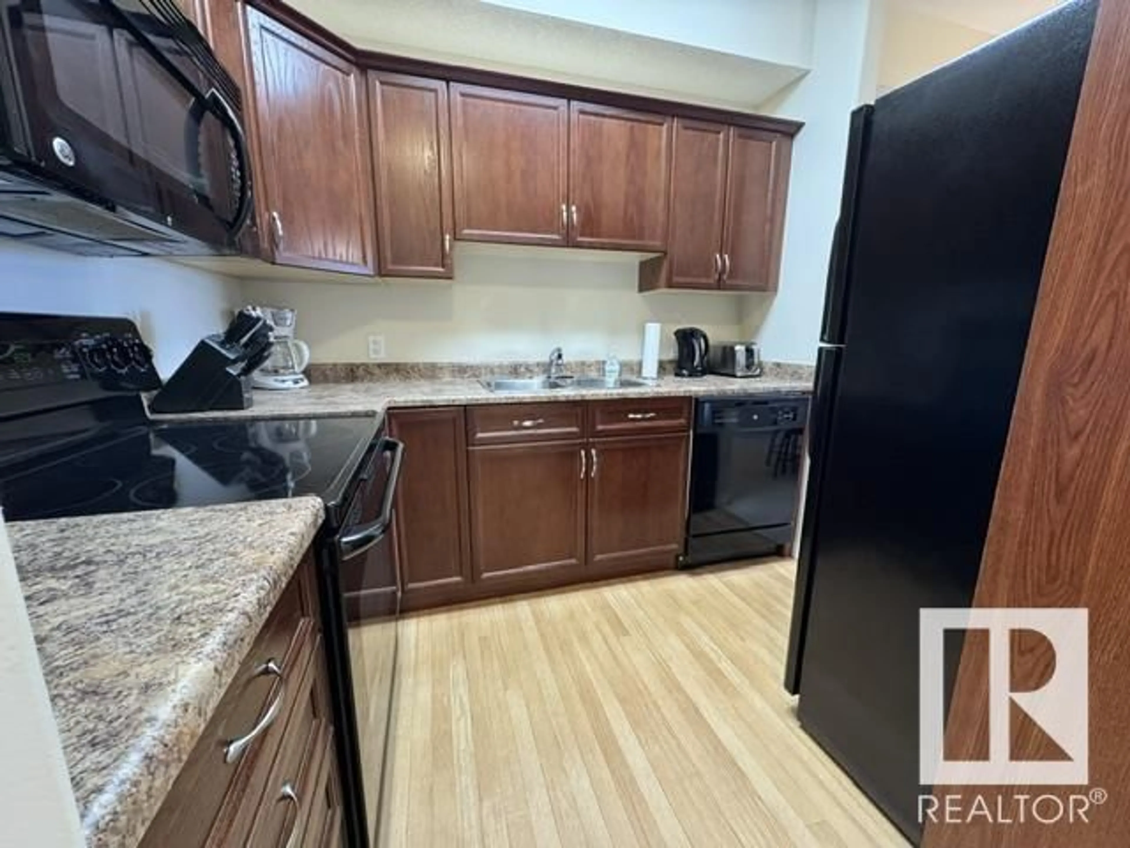 Standard kitchen, unknown for 313 - 8702 SOUTHFORT DR, Fort Saskatchewan Alberta T8L4R6