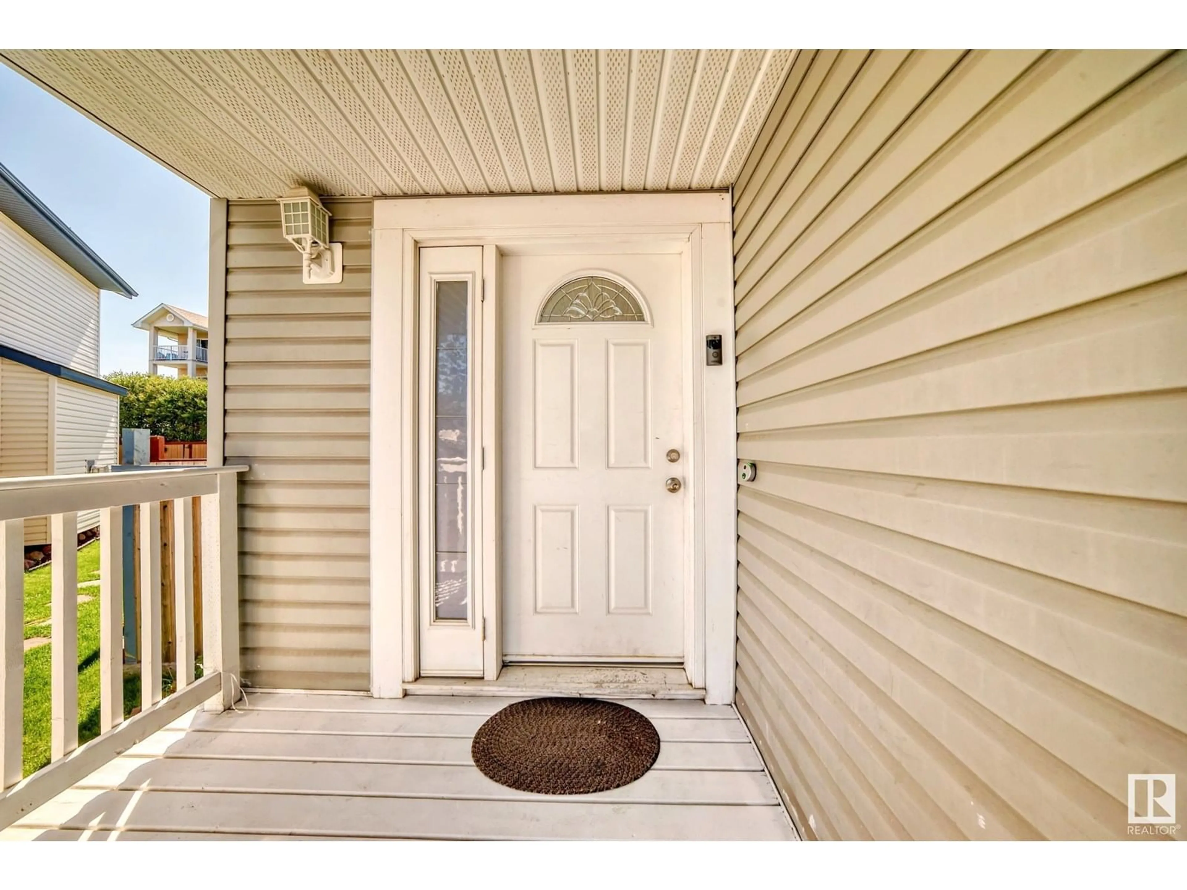 Indoor entryway for 3510 22 ST, Edmonton Alberta T6T1W2