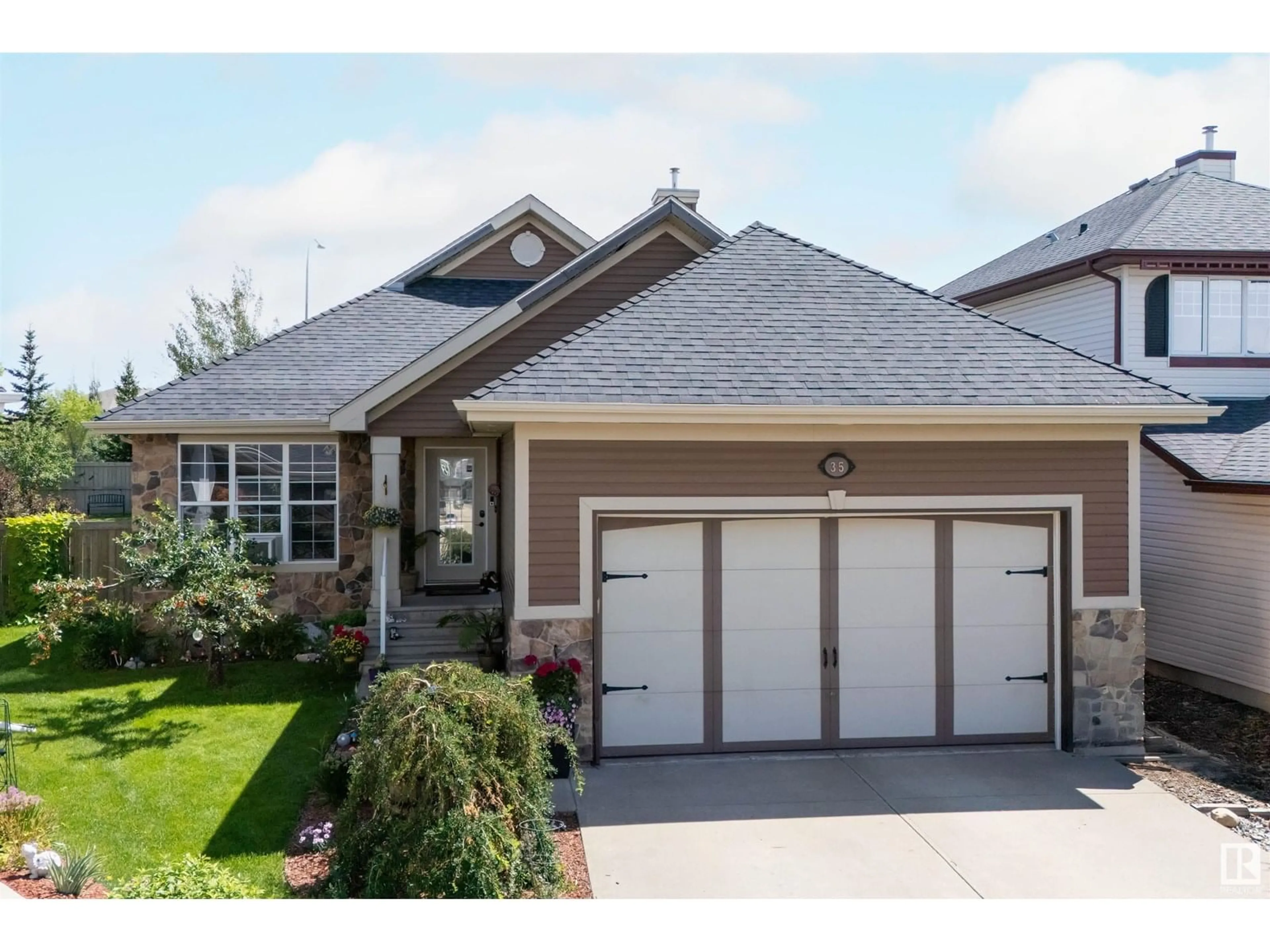 Home with vinyl exterior material, street for 35 APPLETON CR, Sherwood Park Alberta T8H0A4