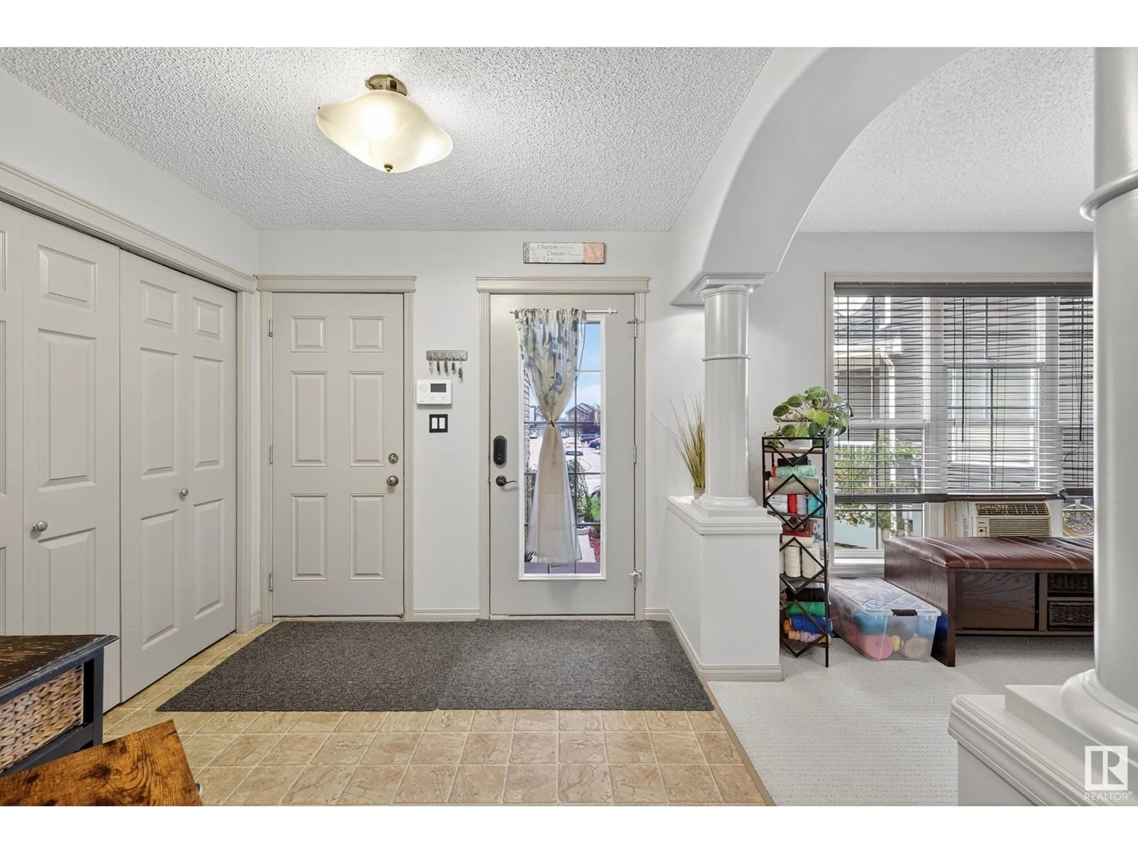 Indoor entryway for 35 APPLETON CR, Sherwood Park Alberta T8H0A4