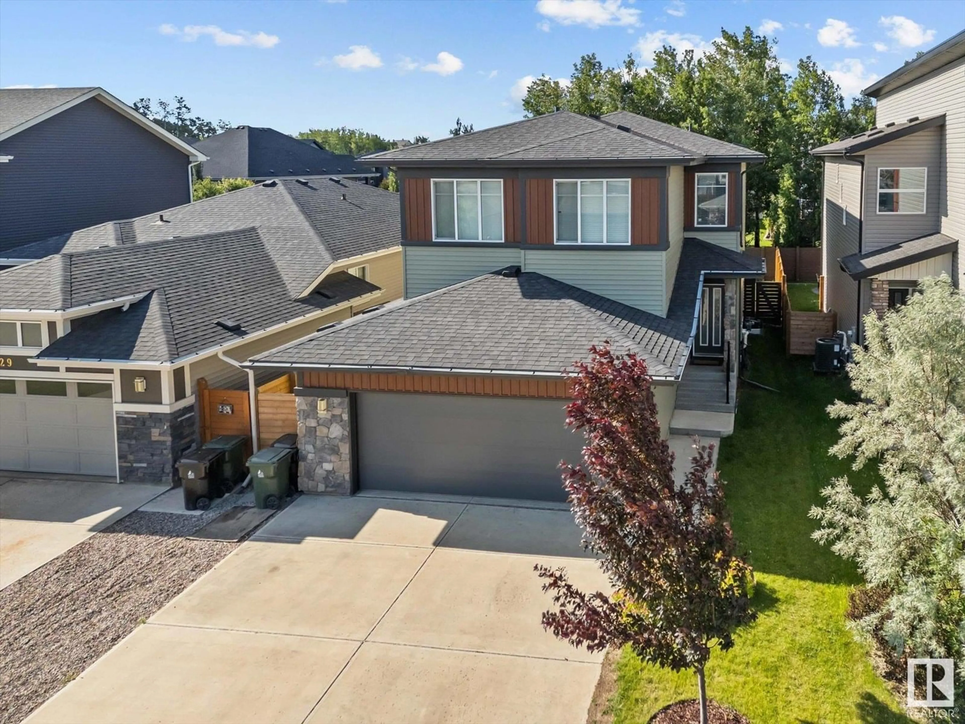 A pic from outside/outdoor area/front of a property/back of a property/a pic from drone, street for 27 KINGSBURY CI, Spruce Grove Alberta T7X0C9