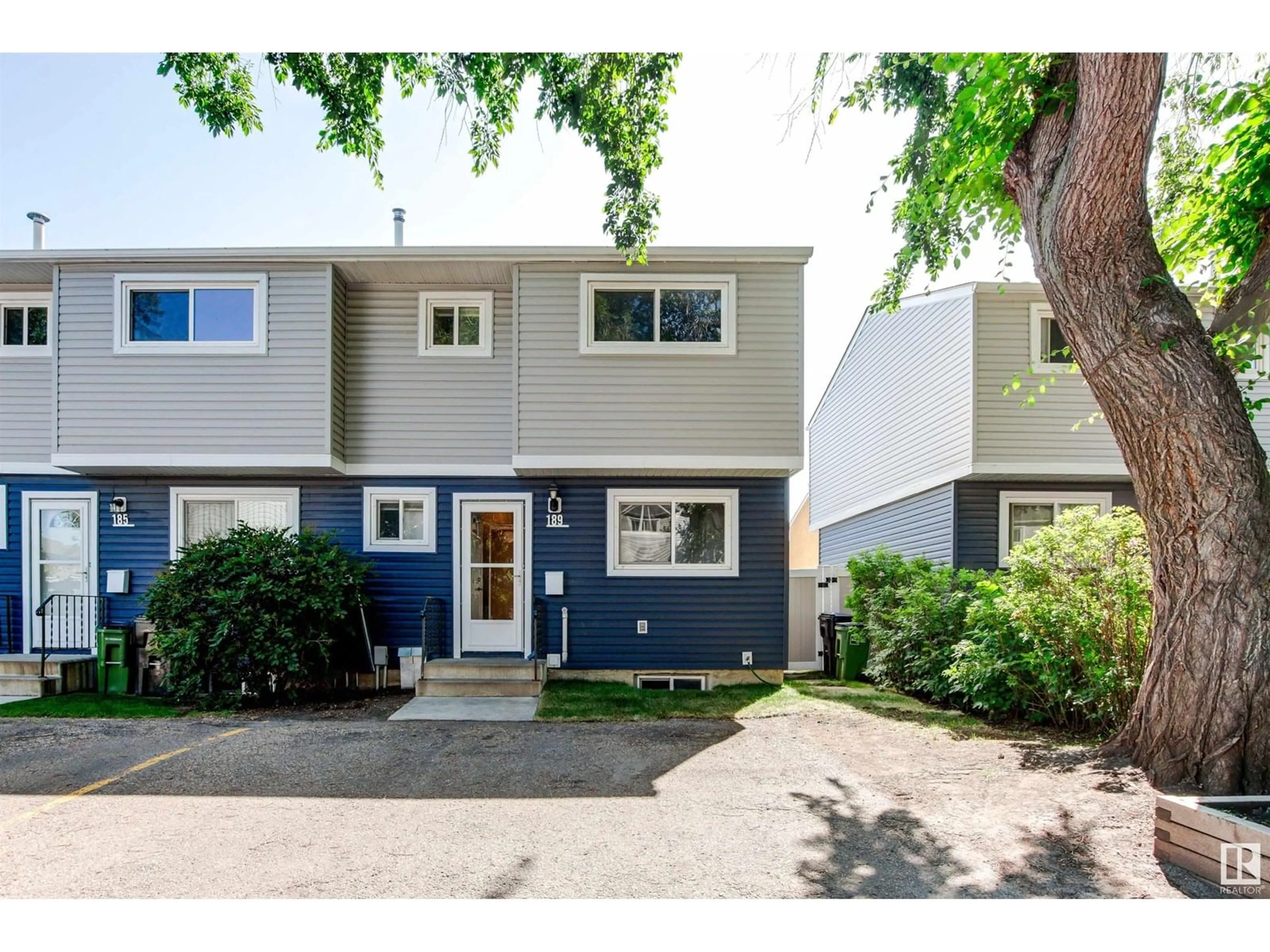 Home with vinyl exterior material, street for 189 HABITAT CR, Edmonton Alberta T5A3K8