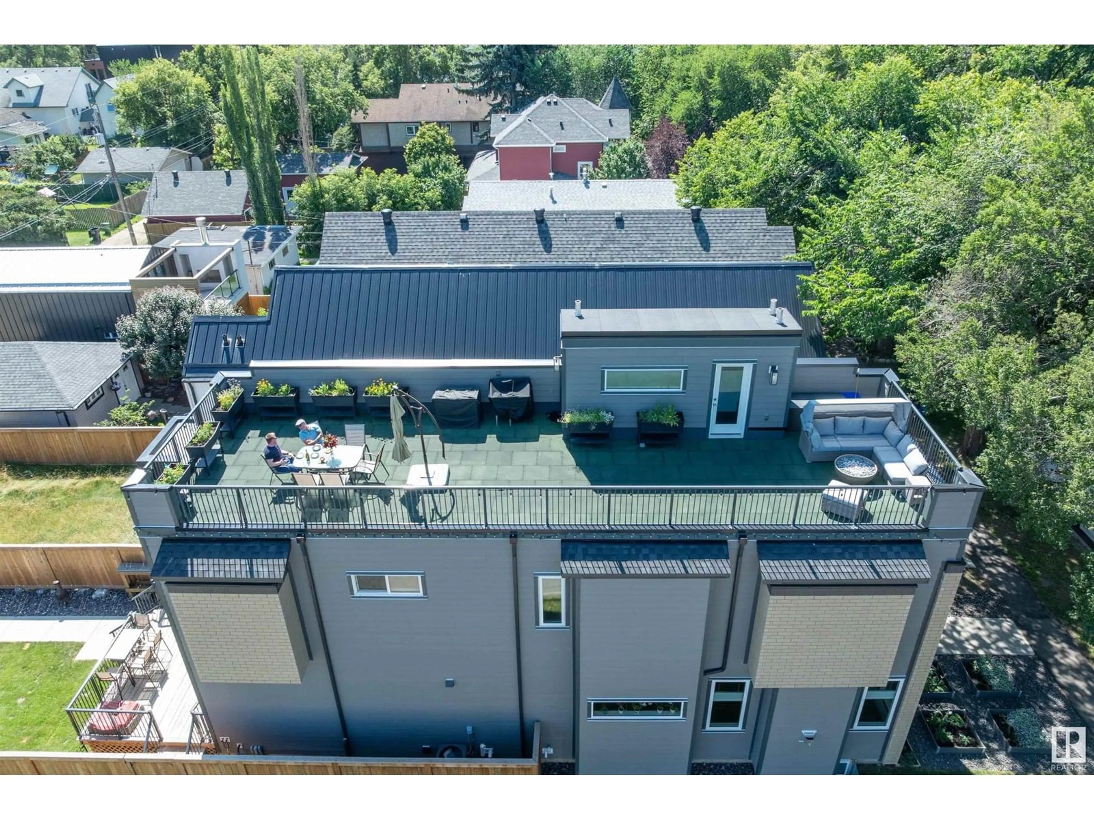 A pic from outside/outdoor area/front of a property/back of a property/a pic from drone, city buildings view from balcony for 10197 92 ST, Edmonton Alberta T5H1T1