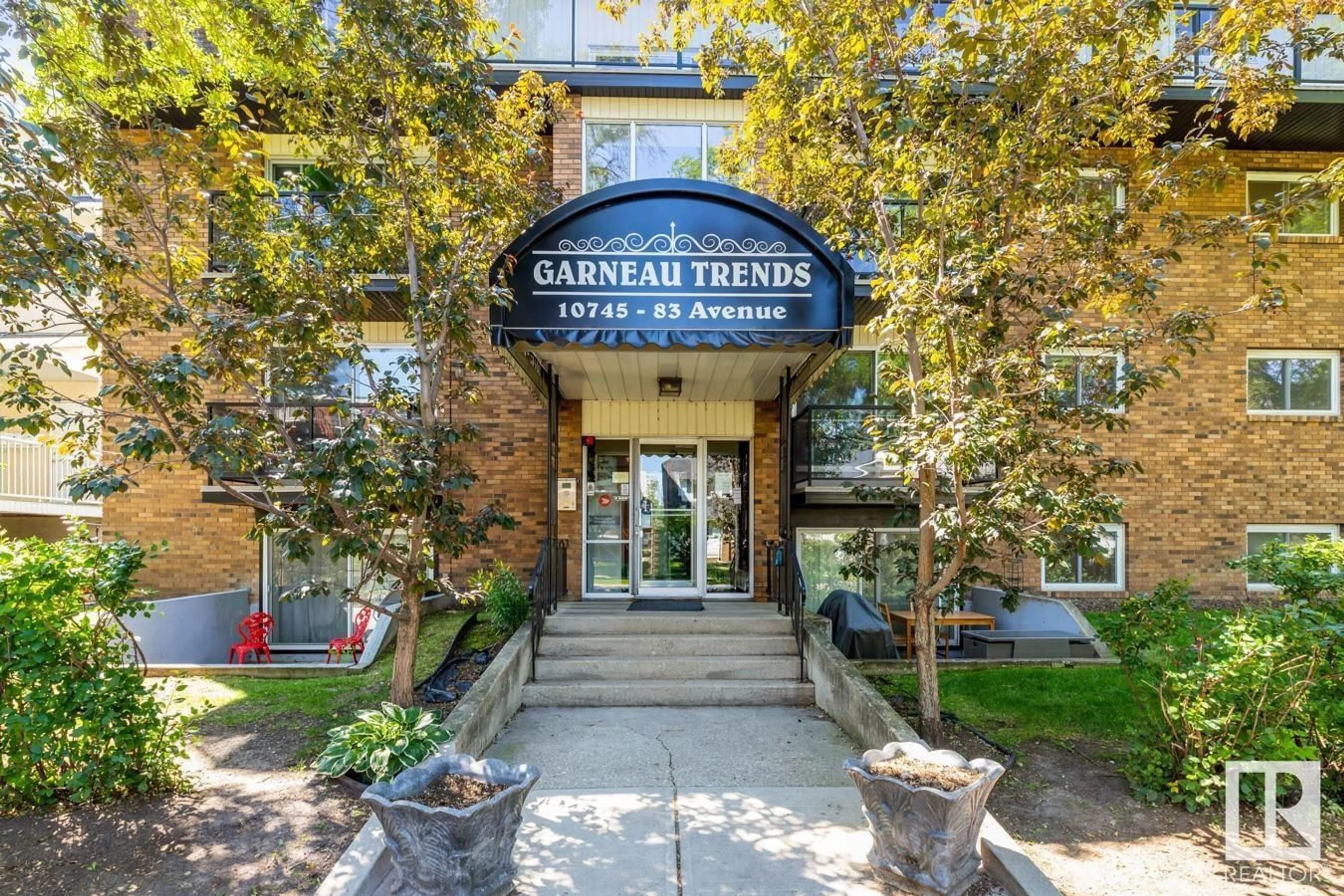 Indoor foyer for #306 - 10745 83 AV, Edmonton Alberta T6E2E4