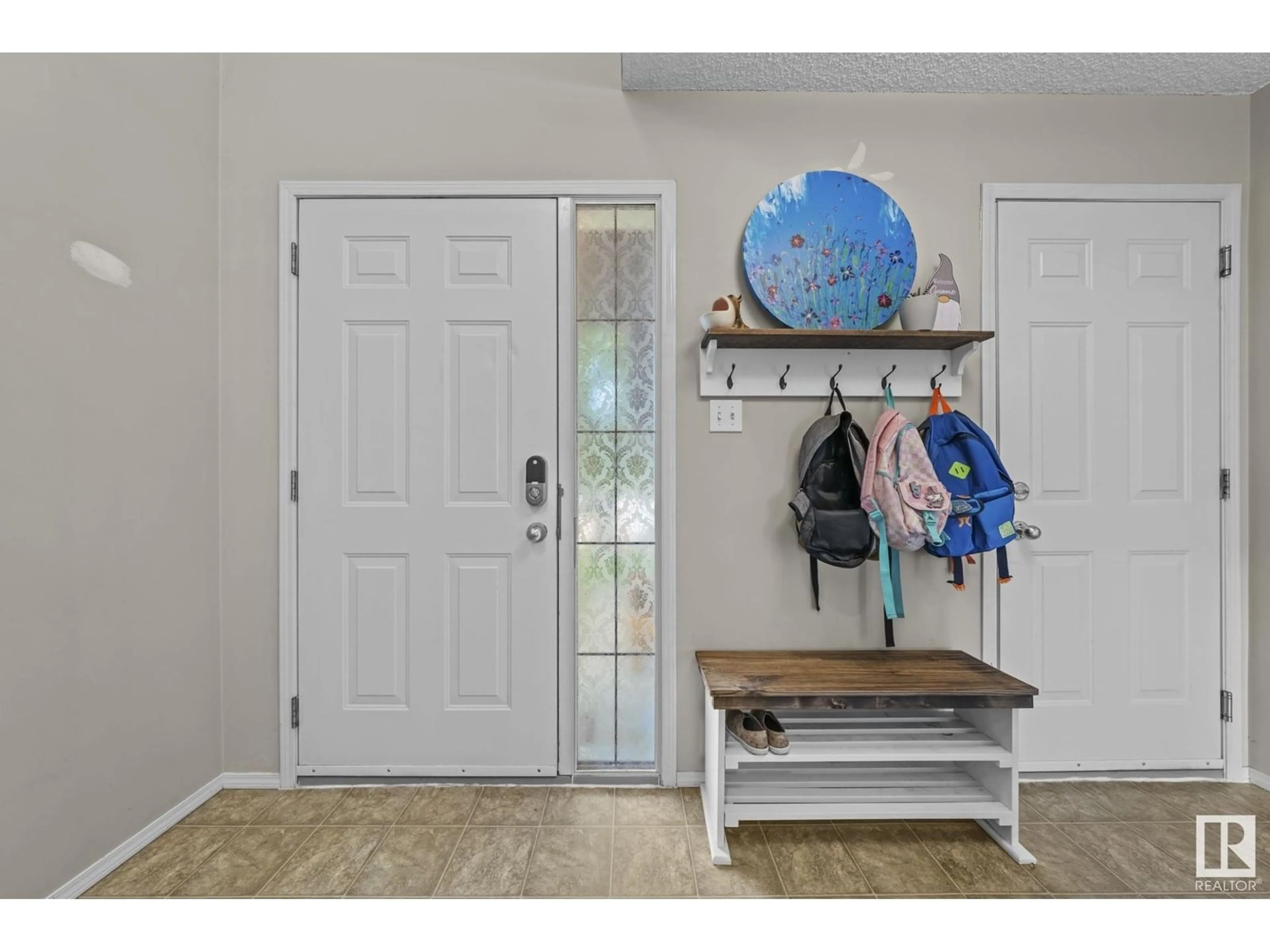 Indoor entryway for 37 HIGHLANDS WY, Spruce Grove Alberta T7X4L4