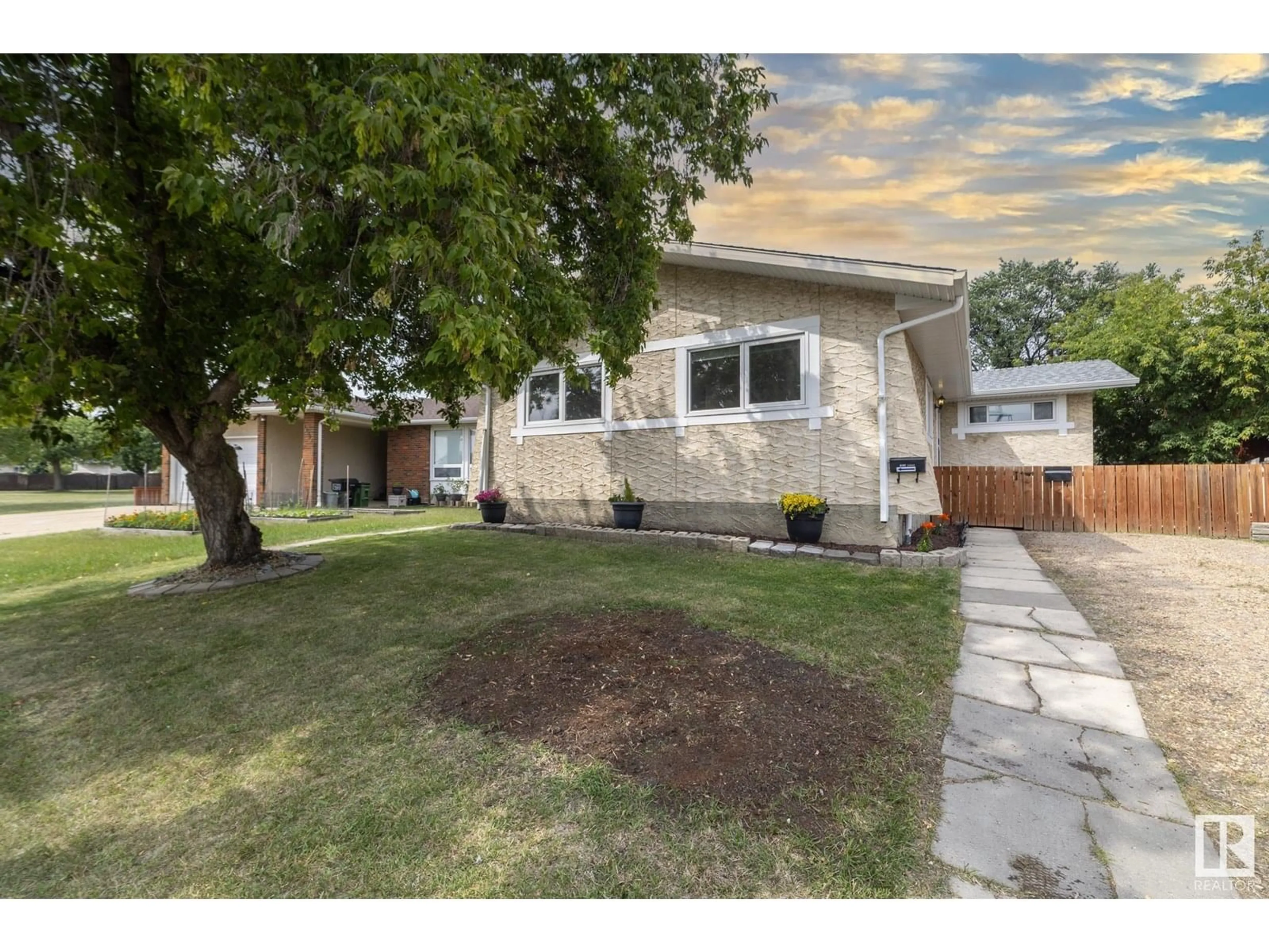 Unknown for 11944 152B AV, Edmonton Alberta T5X1G4