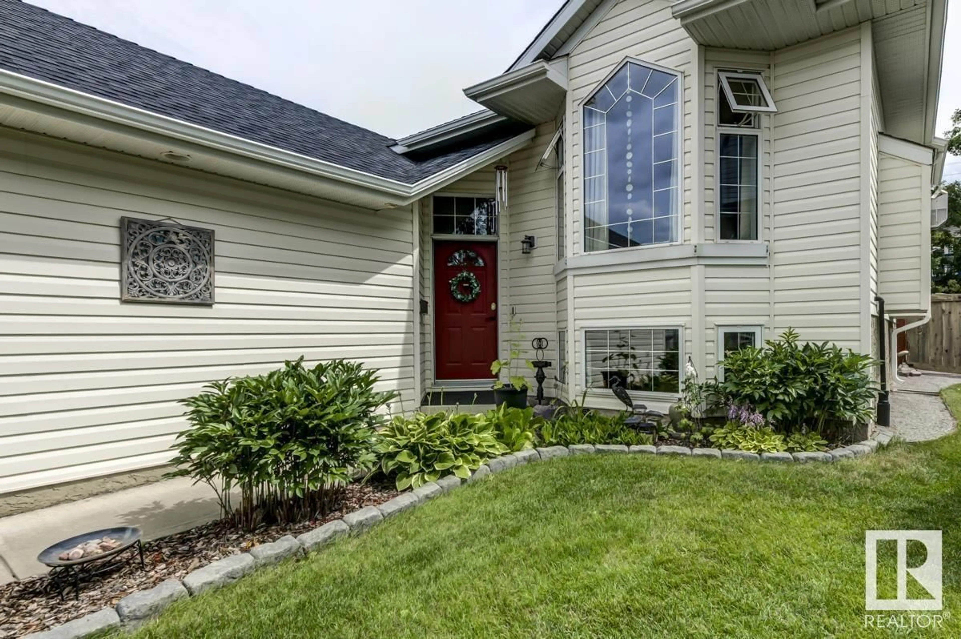 Home with vinyl exterior material, street for NW - 4019 28A ST, Edmonton Alberta T6T1L8