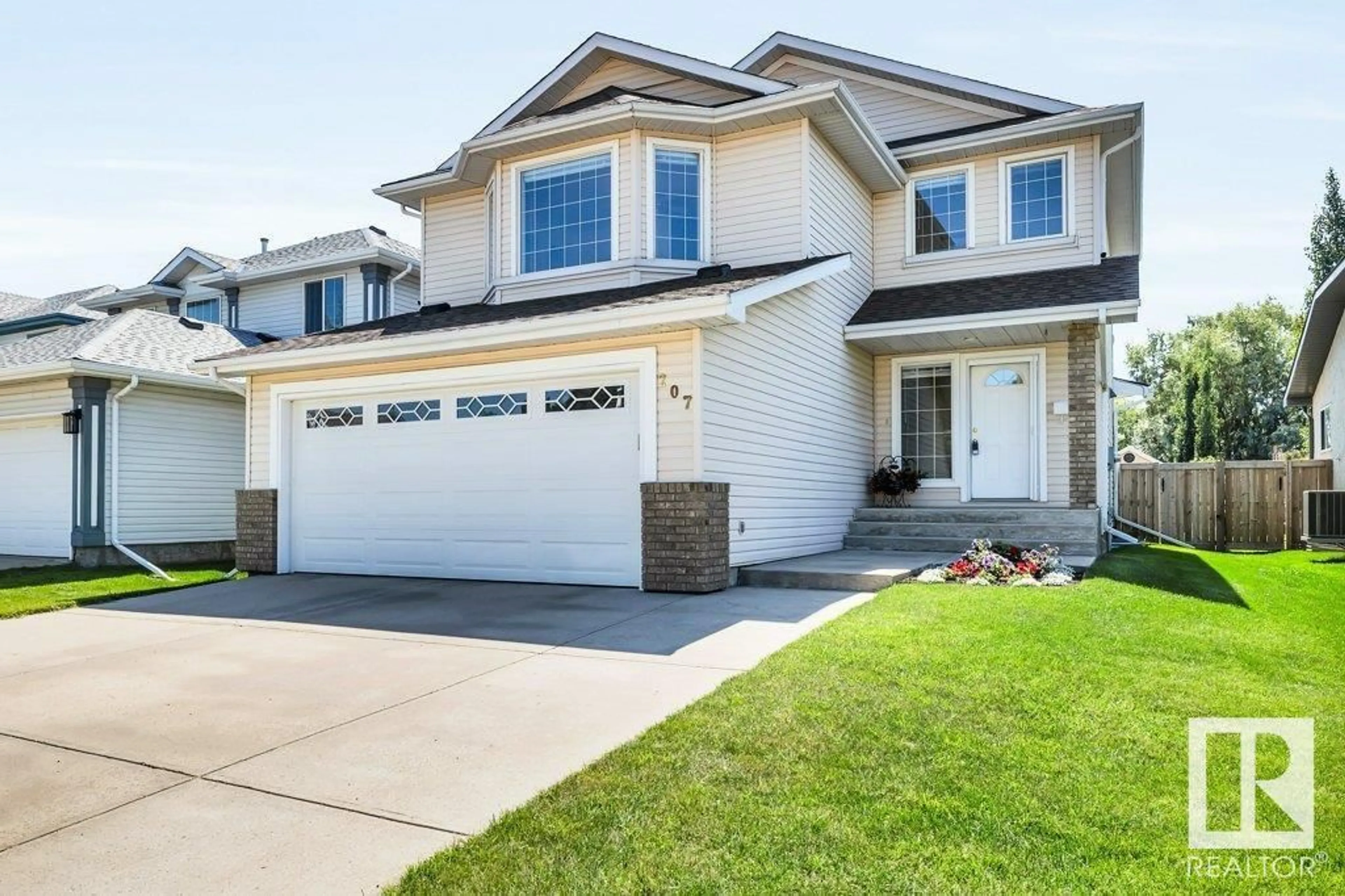Home with vinyl exterior material, street for 207 BANCROFT CL, Edmonton Alberta T5T6B5