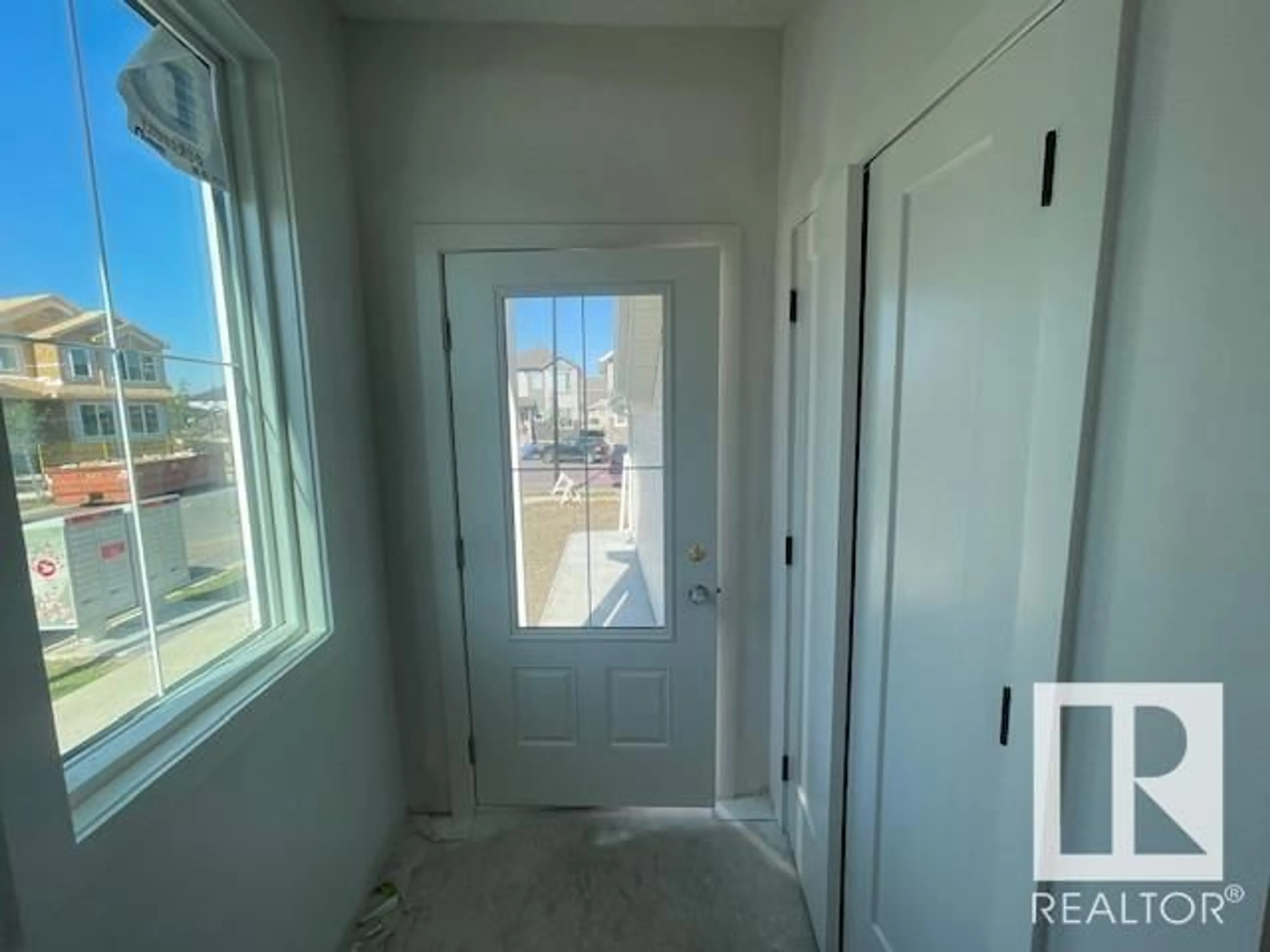 Indoor entryway for 37 EDEN LI, Fort Saskatchewan Alberta T8L0Z2