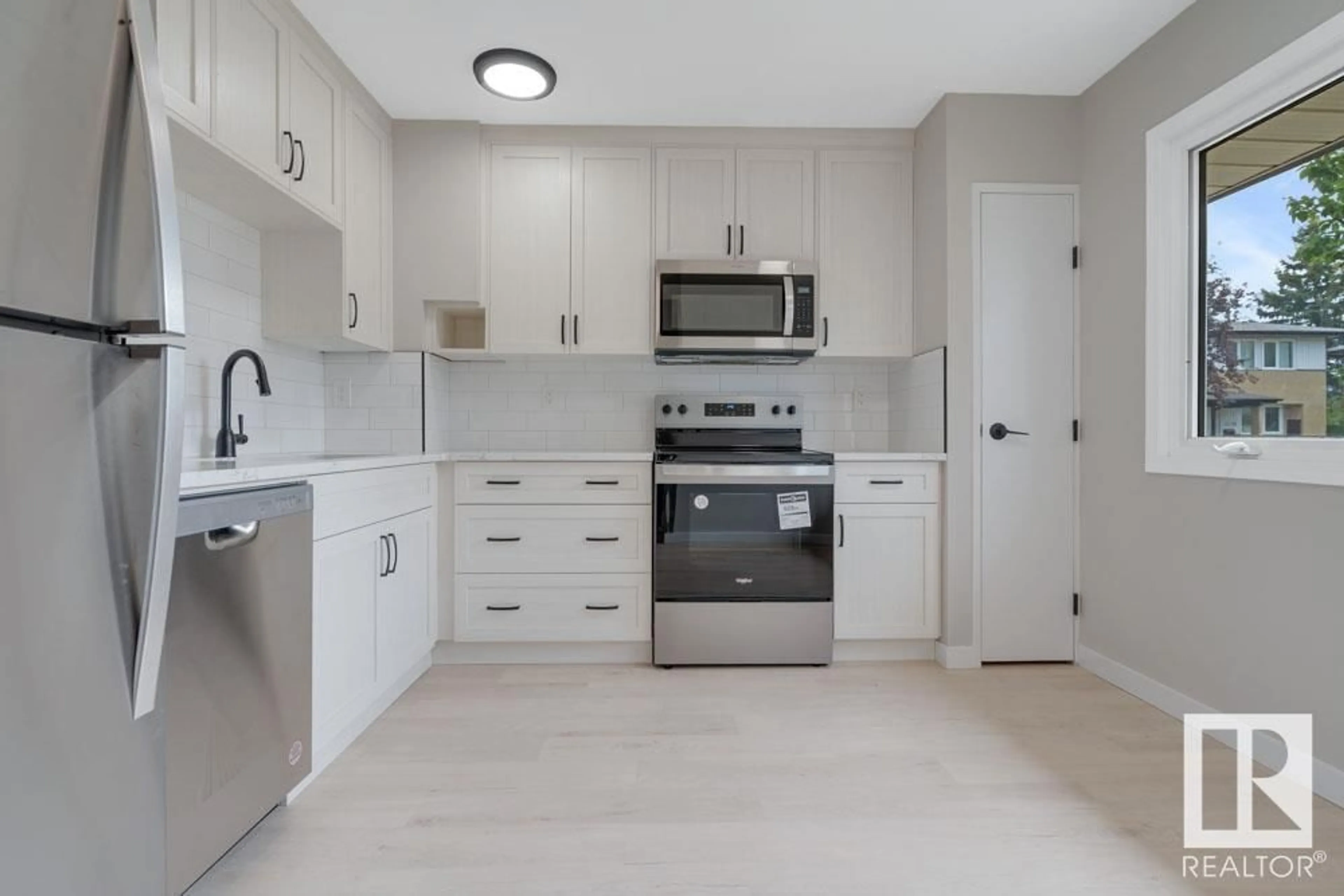Standard kitchen, ceramic/tile floor for 3225 139 AV, Edmonton Alberta T5Y1T2