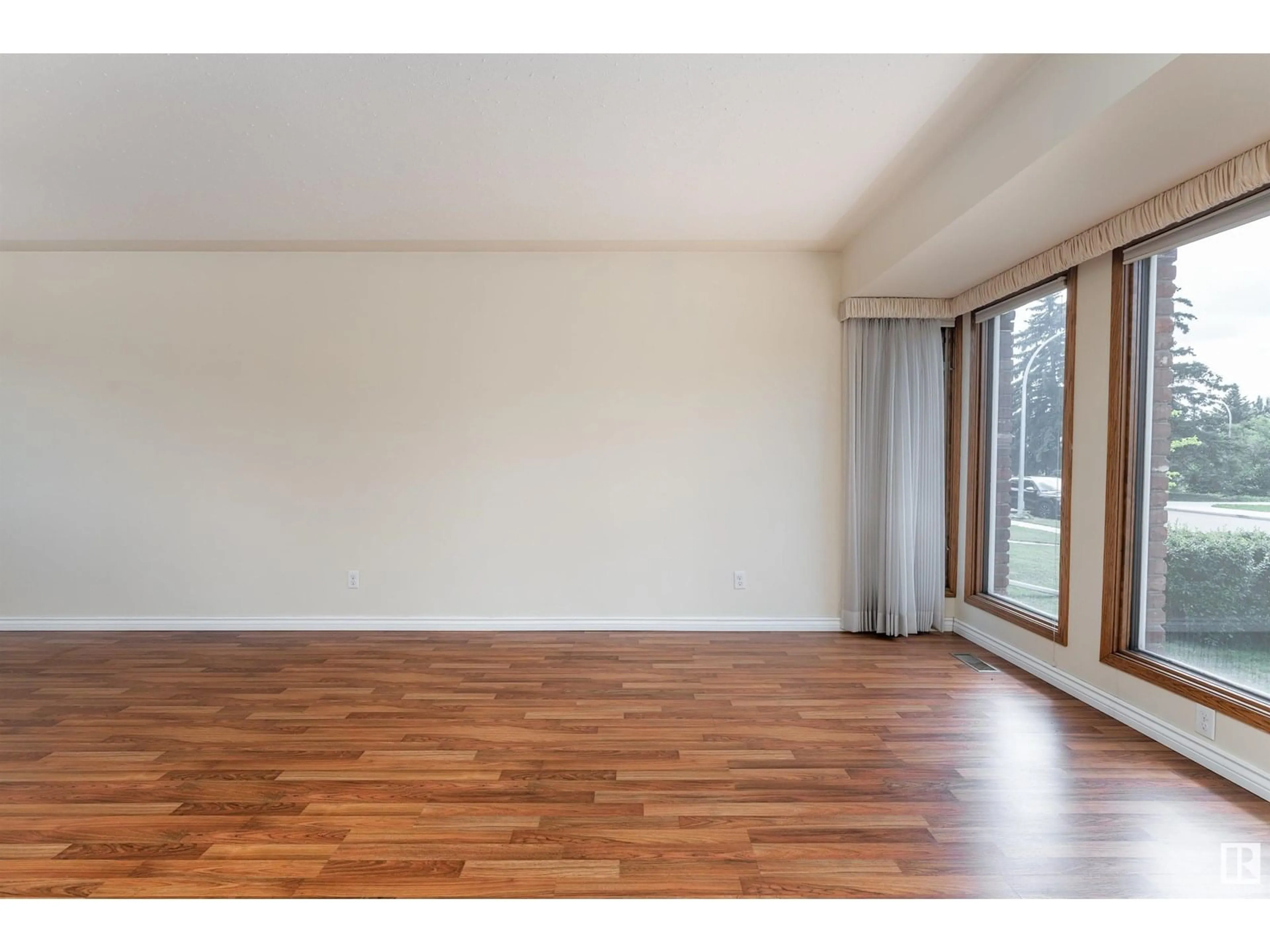 A pic of a room for 5415 105 ST, Edmonton Alberta T6H2M7