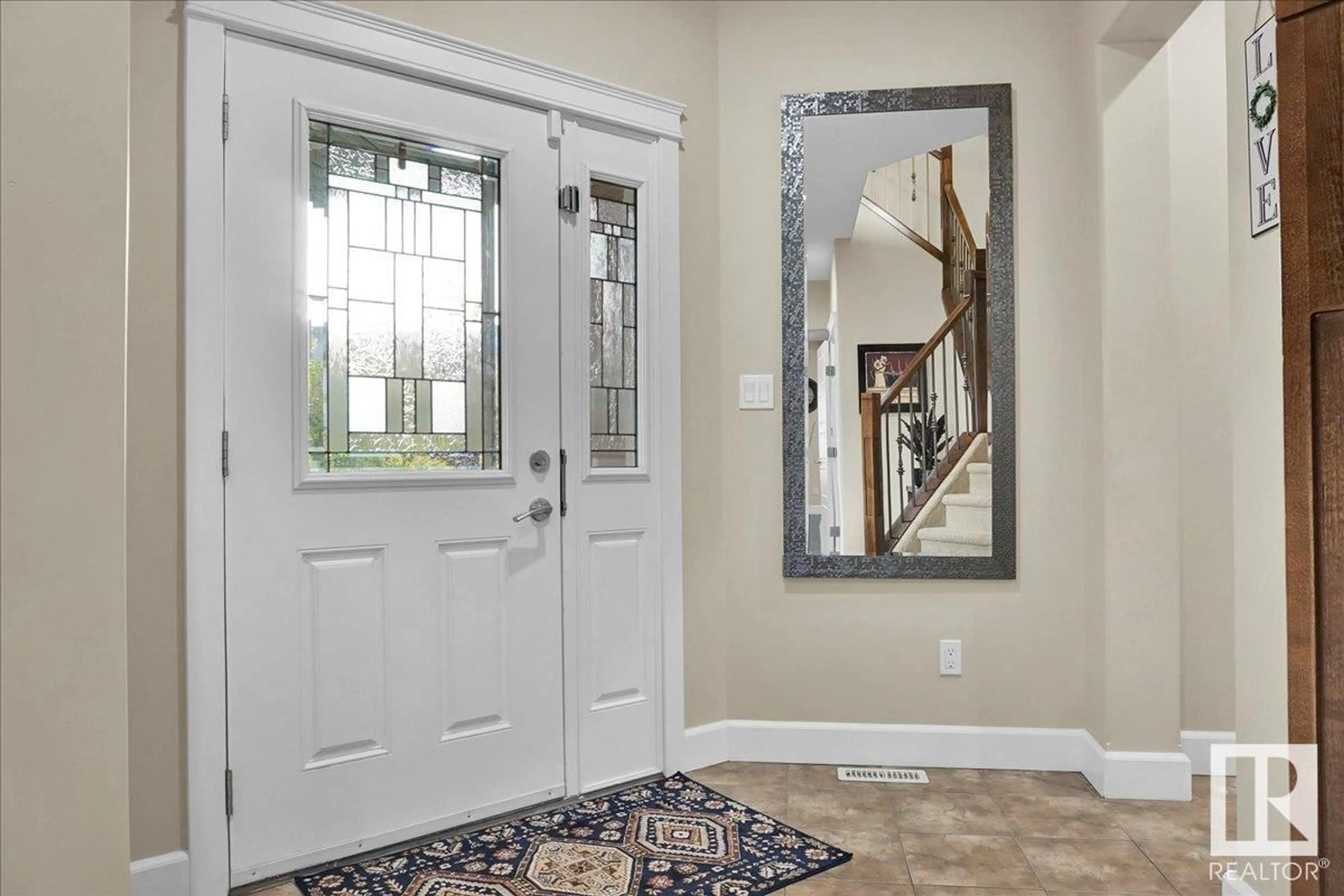 Indoor entryway for 3350 HILTON CR, Edmonton Alberta T6M0N5