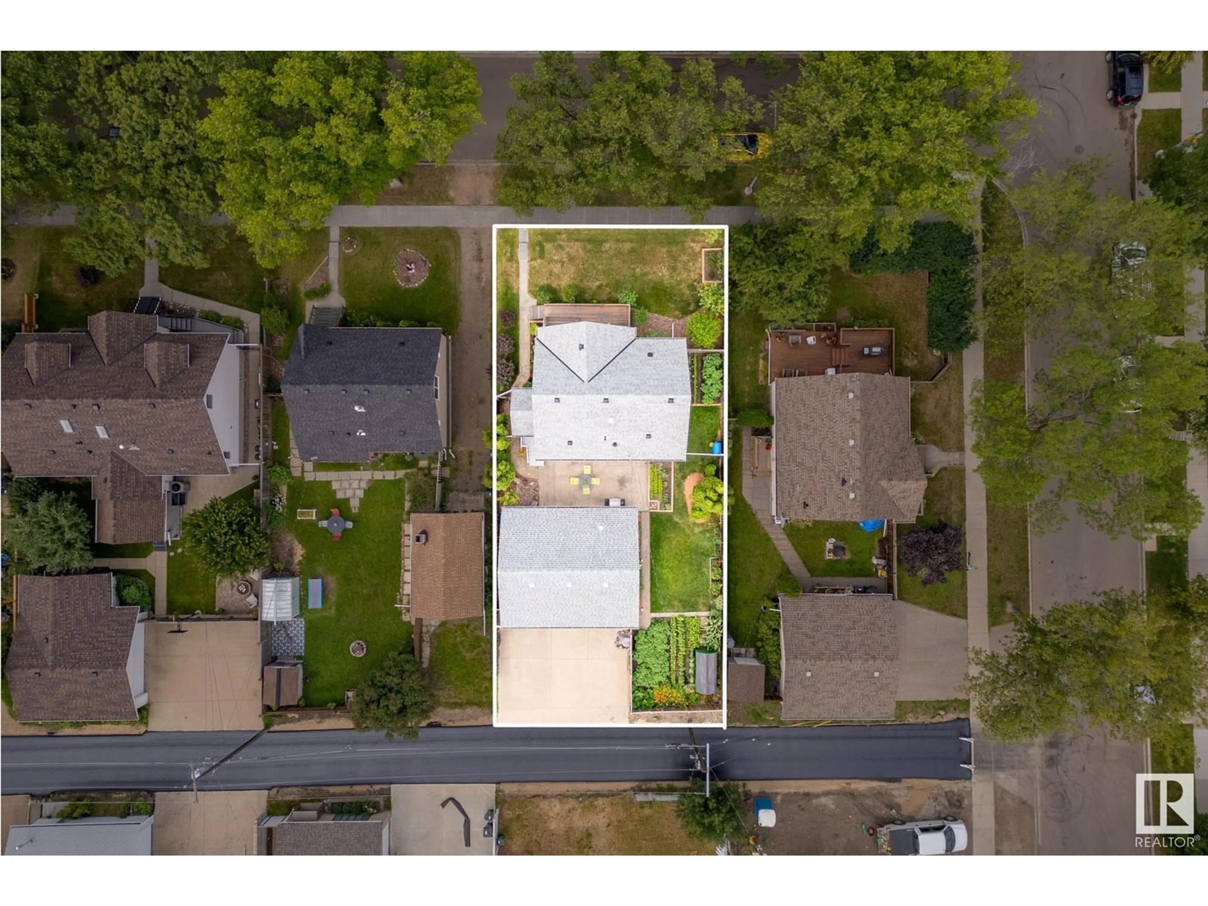A pic from outside/outdoor area/front of a property/back of a property/a pic from drone, street for NW - 6359 105A ST, Edmonton Alberta T6H2P9