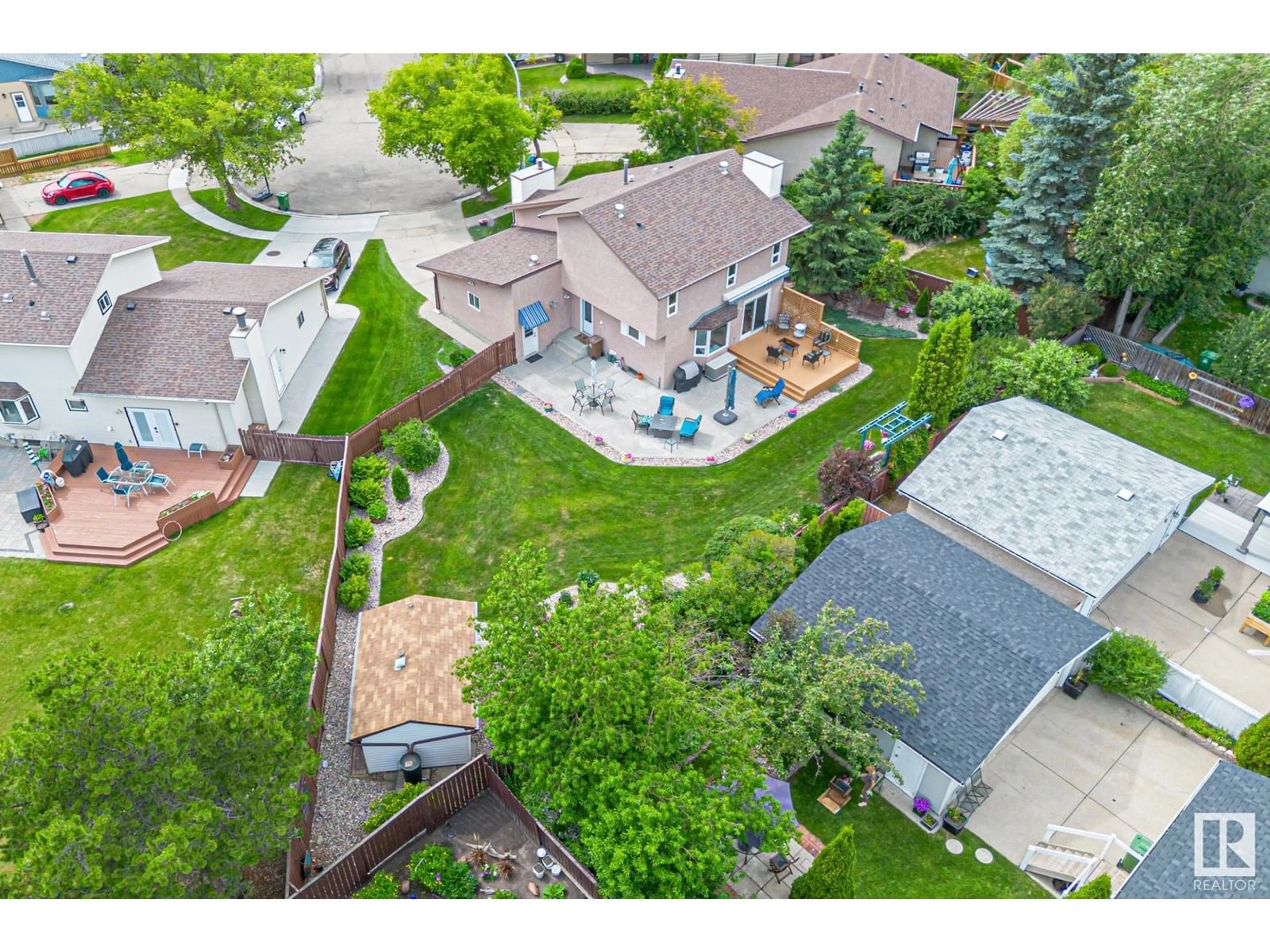 A pic from outside/outdoor area/front of a property/back of a property/a pic from drone, street for 15 APPLE PL, St. Albert Alberta T8N3H1