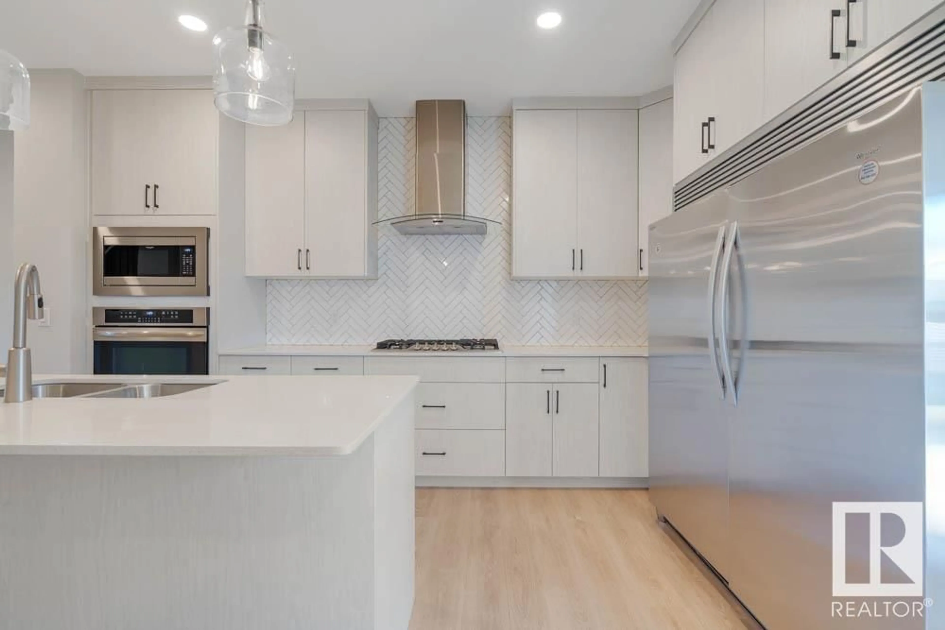 Unknown for SW - 4037 HAWTHORN LI, Edmonton Alberta T6X2Y8
