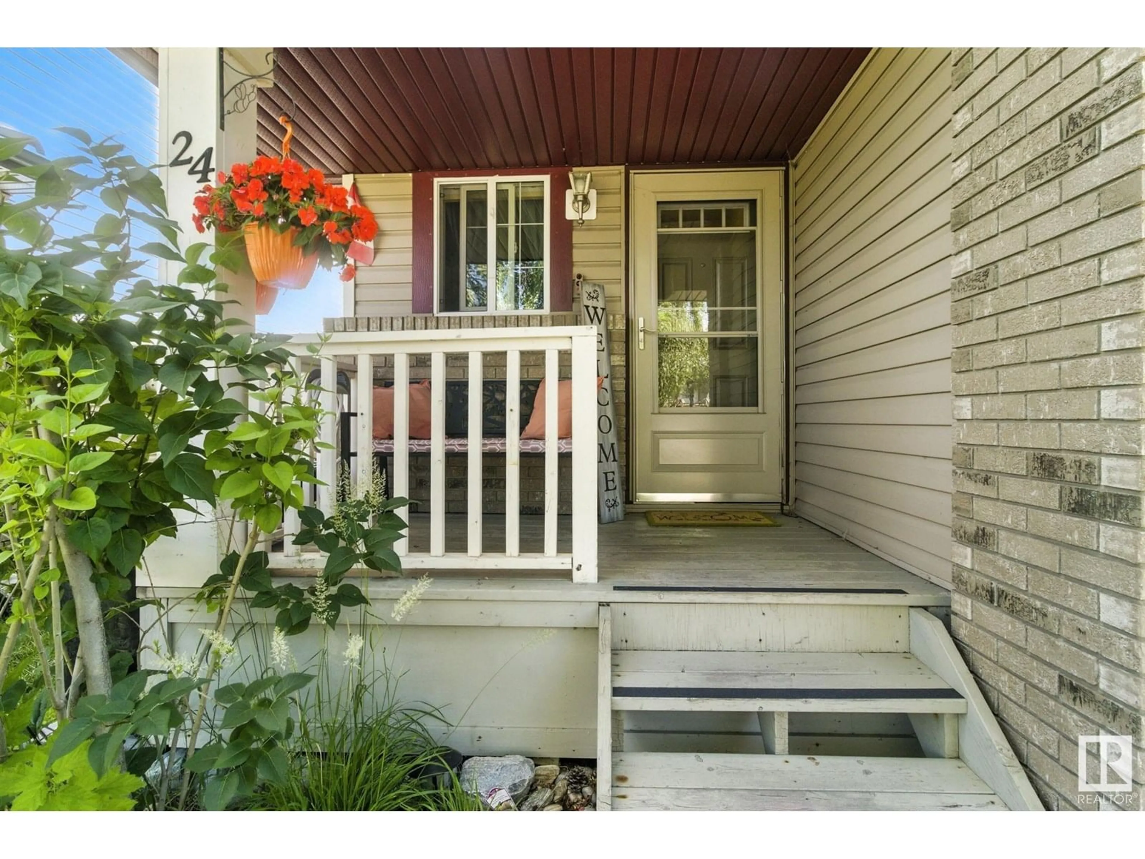 Indoor entryway for 24 VISTA ST, Spruce Grove Alberta T5X4P6