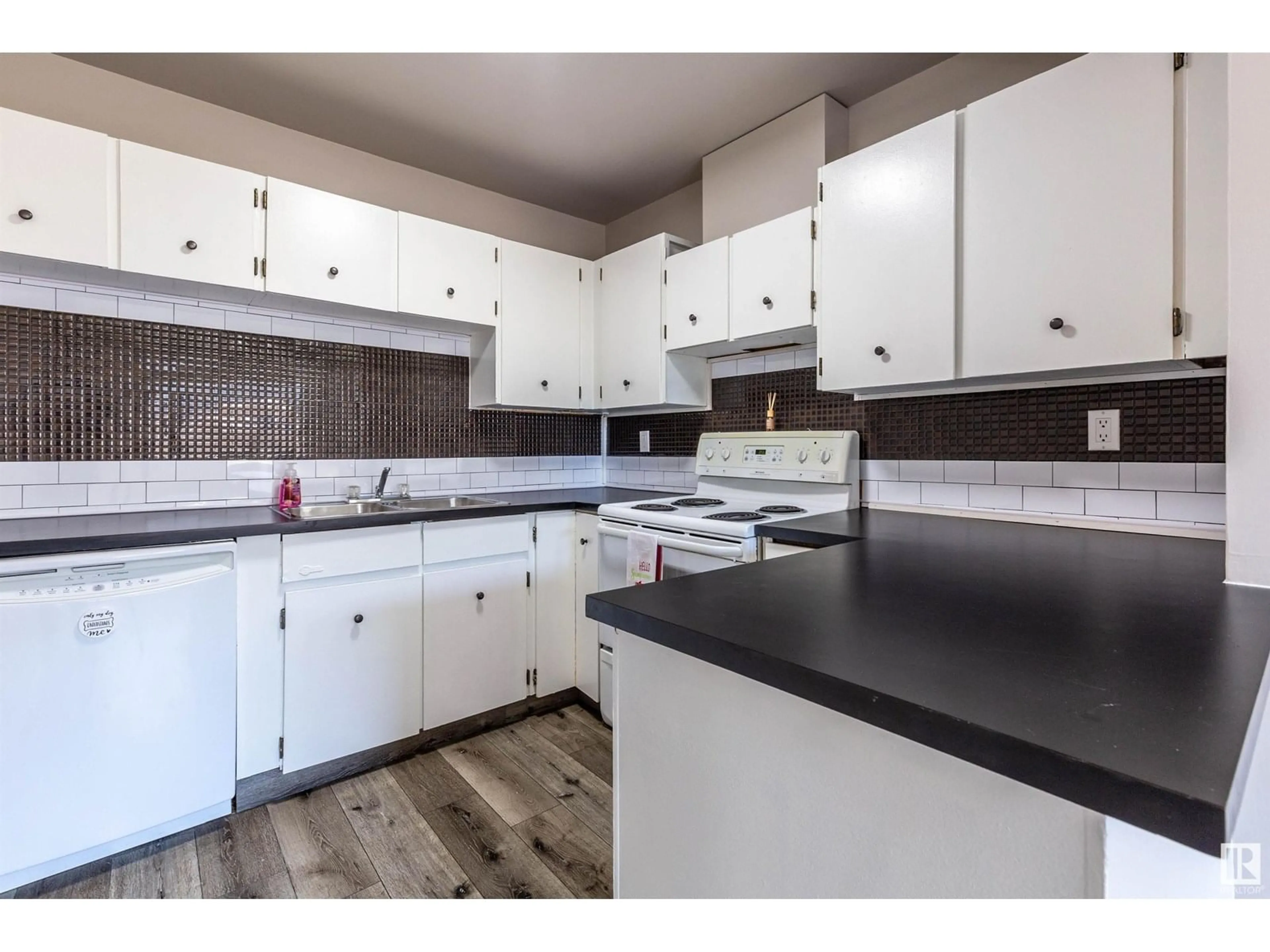 Standard kitchen, unknown for 302 TELFORD CO, Leduc Alberta T9E5M7