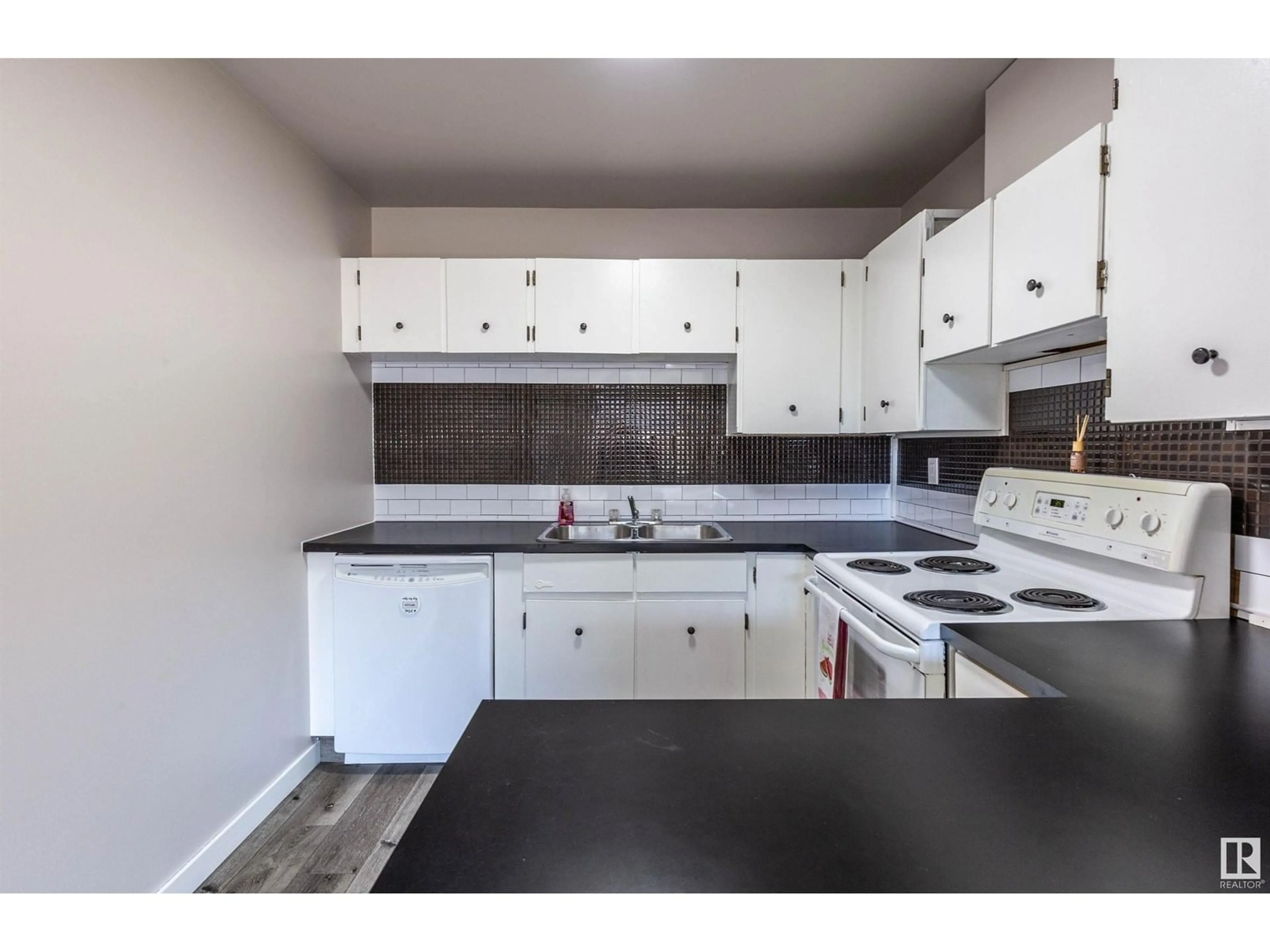 Standard kitchen, unknown for 302 TELFORD CO, Leduc Alberta T9E5M7