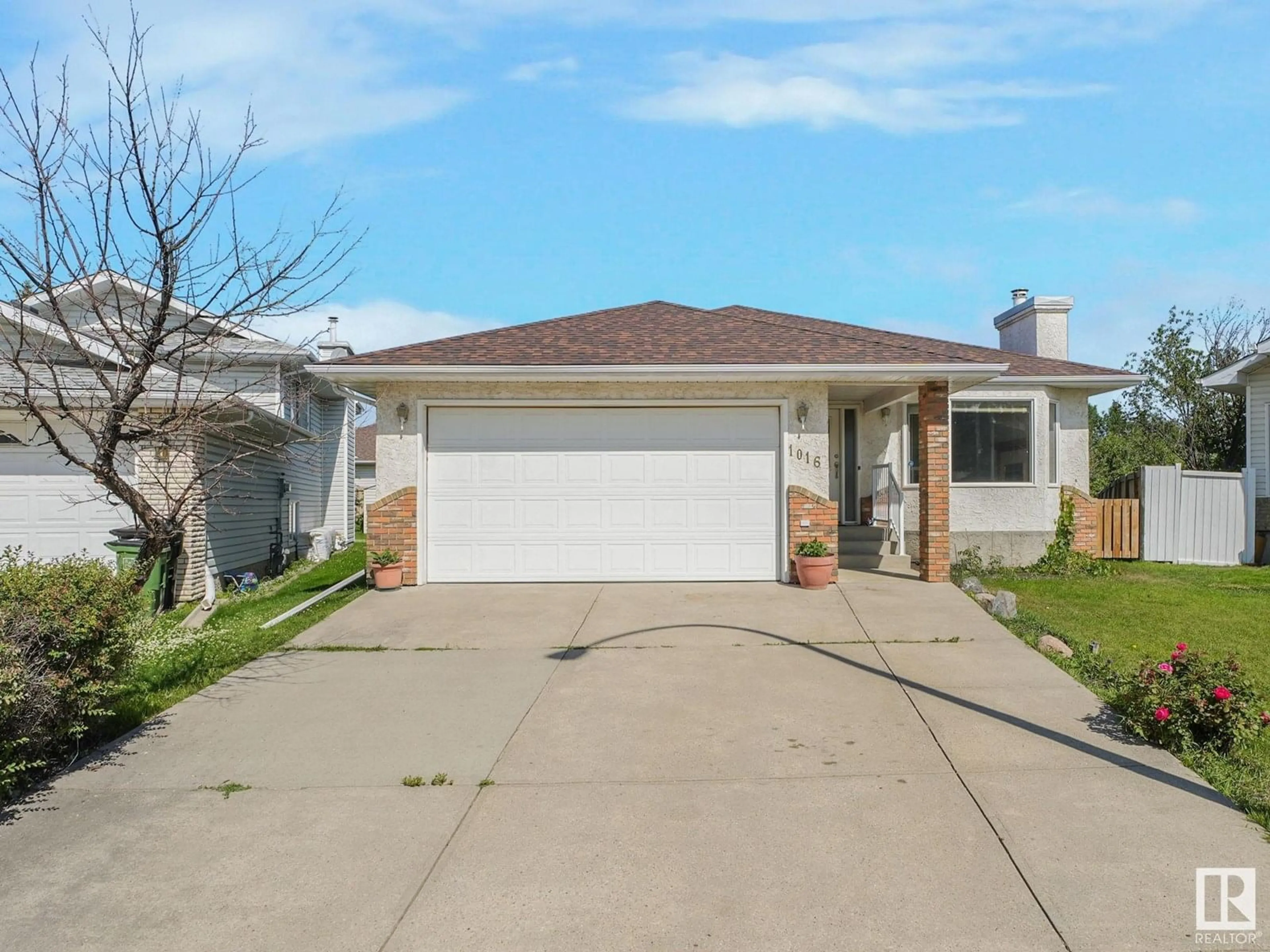Home with vinyl exterior material, street for 1016 JAMES CR, Edmonton Alberta T6L6P6