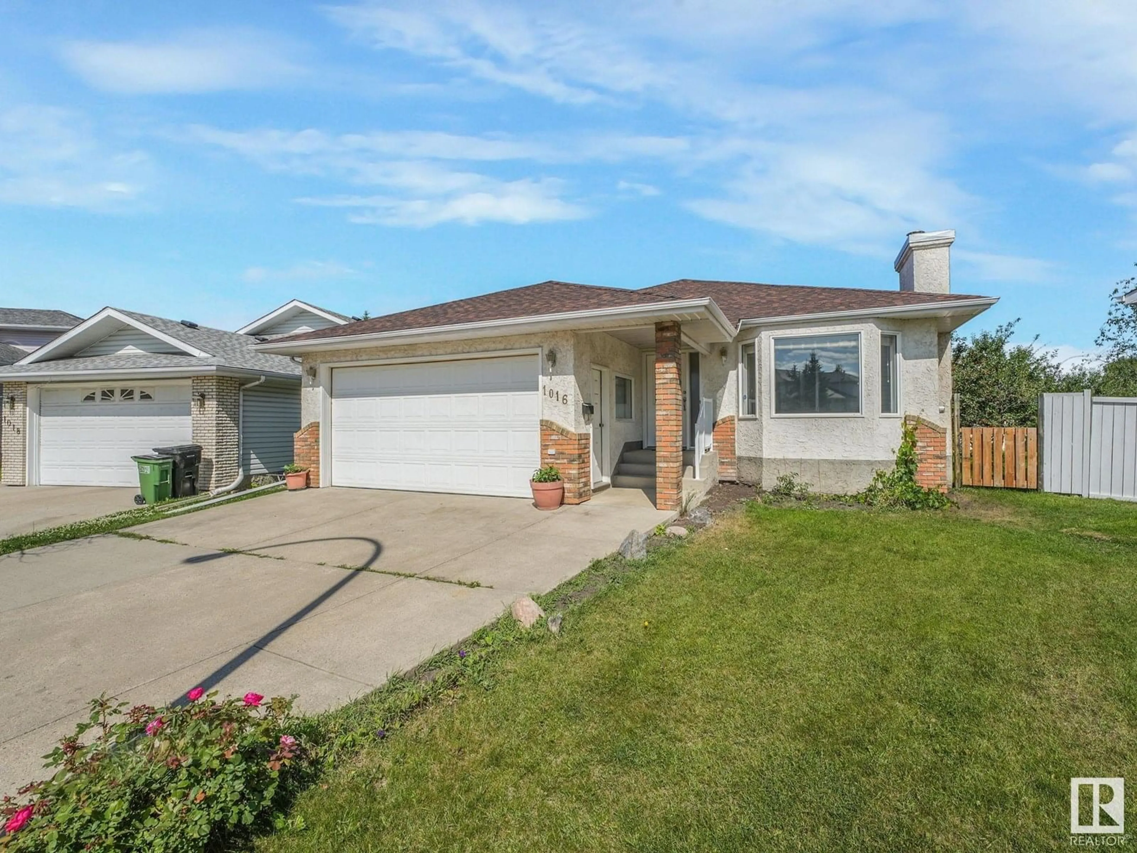 Home with vinyl exterior material, street for 1016 JAMES CR, Edmonton Alberta T6L6P6