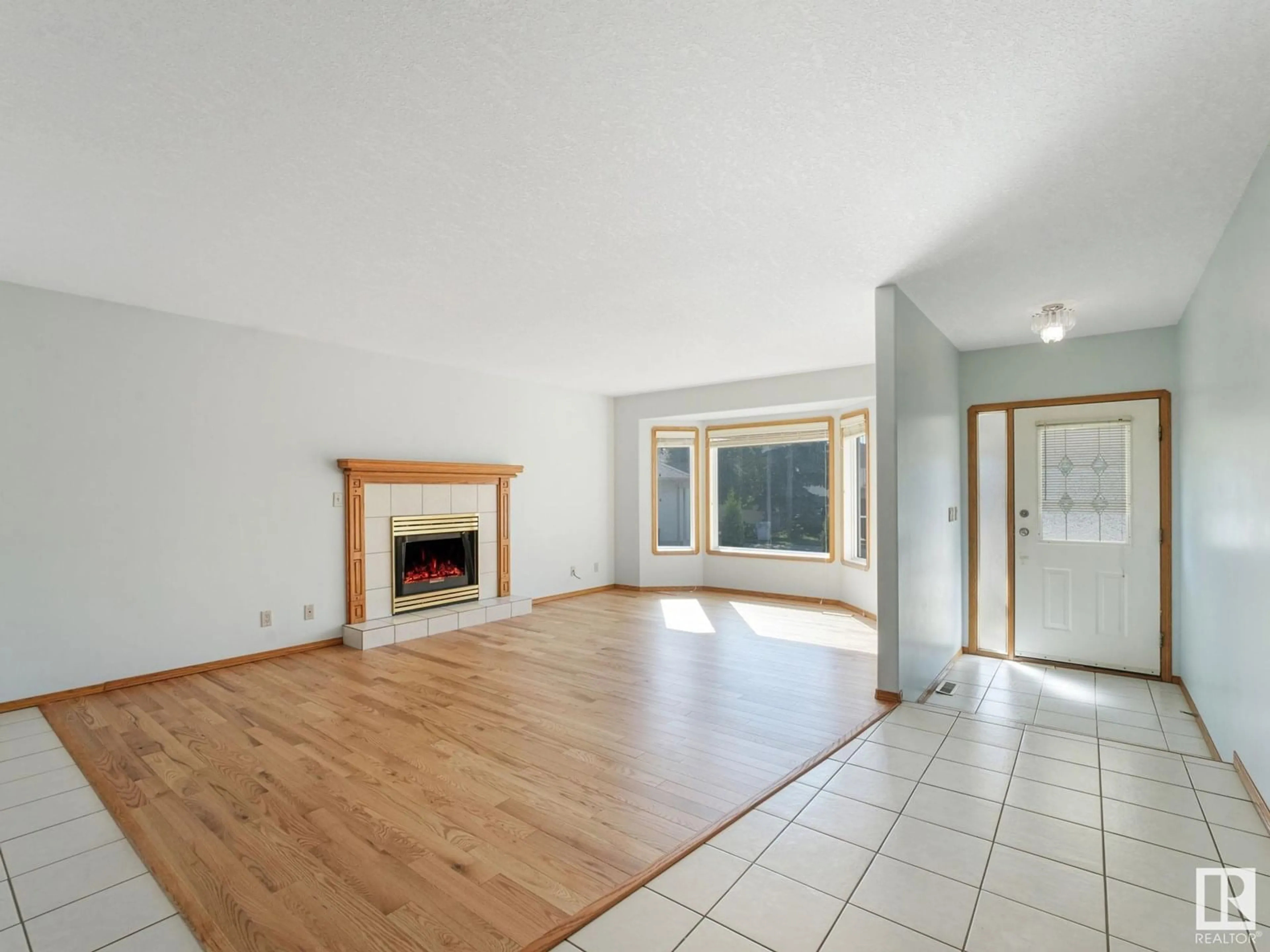 Living room with furniture, unknown for 1016 JAMES CR, Edmonton Alberta T6L6P6