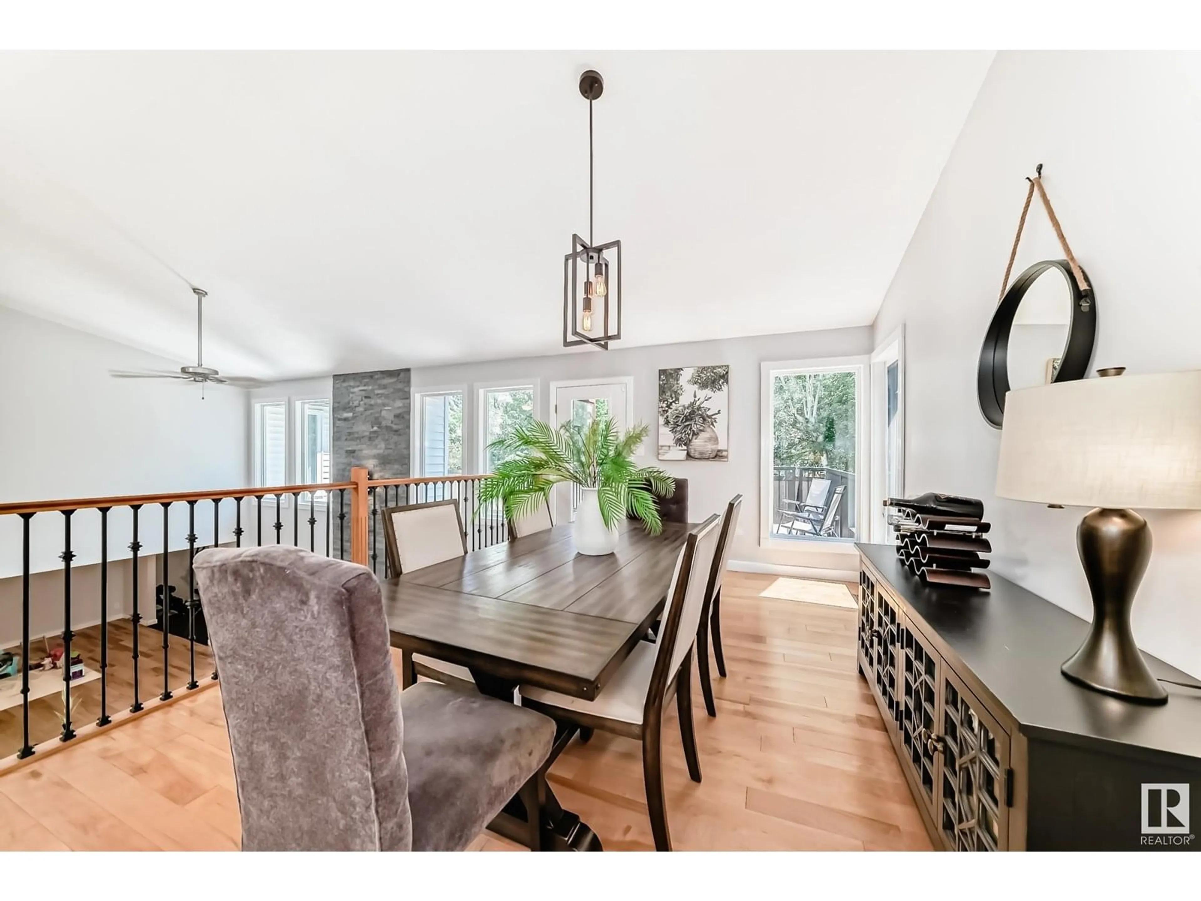 Dining room, wood/laminate floor for 424 BUTCHART DR, Edmonton Alberta T6R1R1