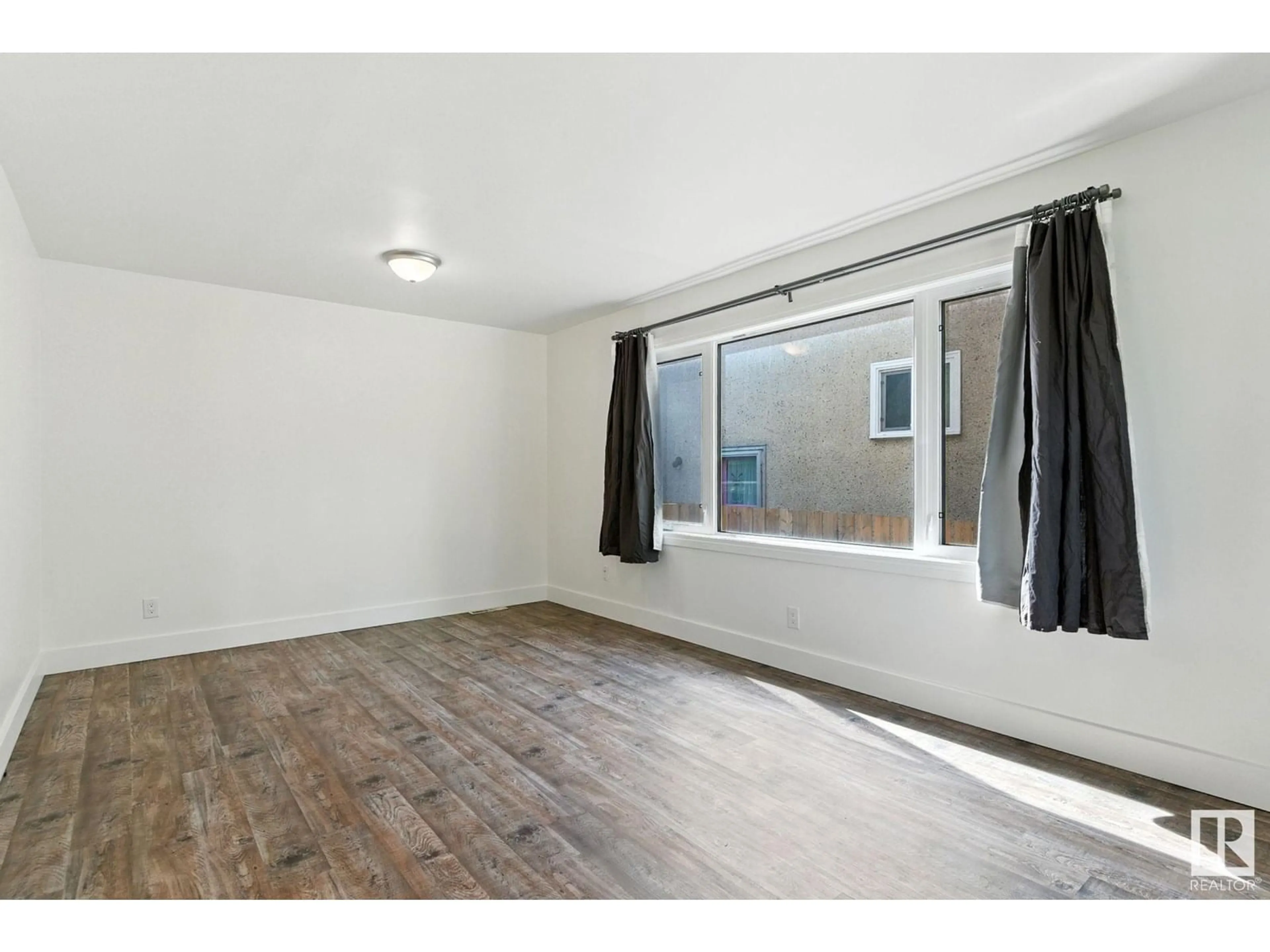 A pic of a room for 12509 81 ST, Edmonton Alberta T5B2T8