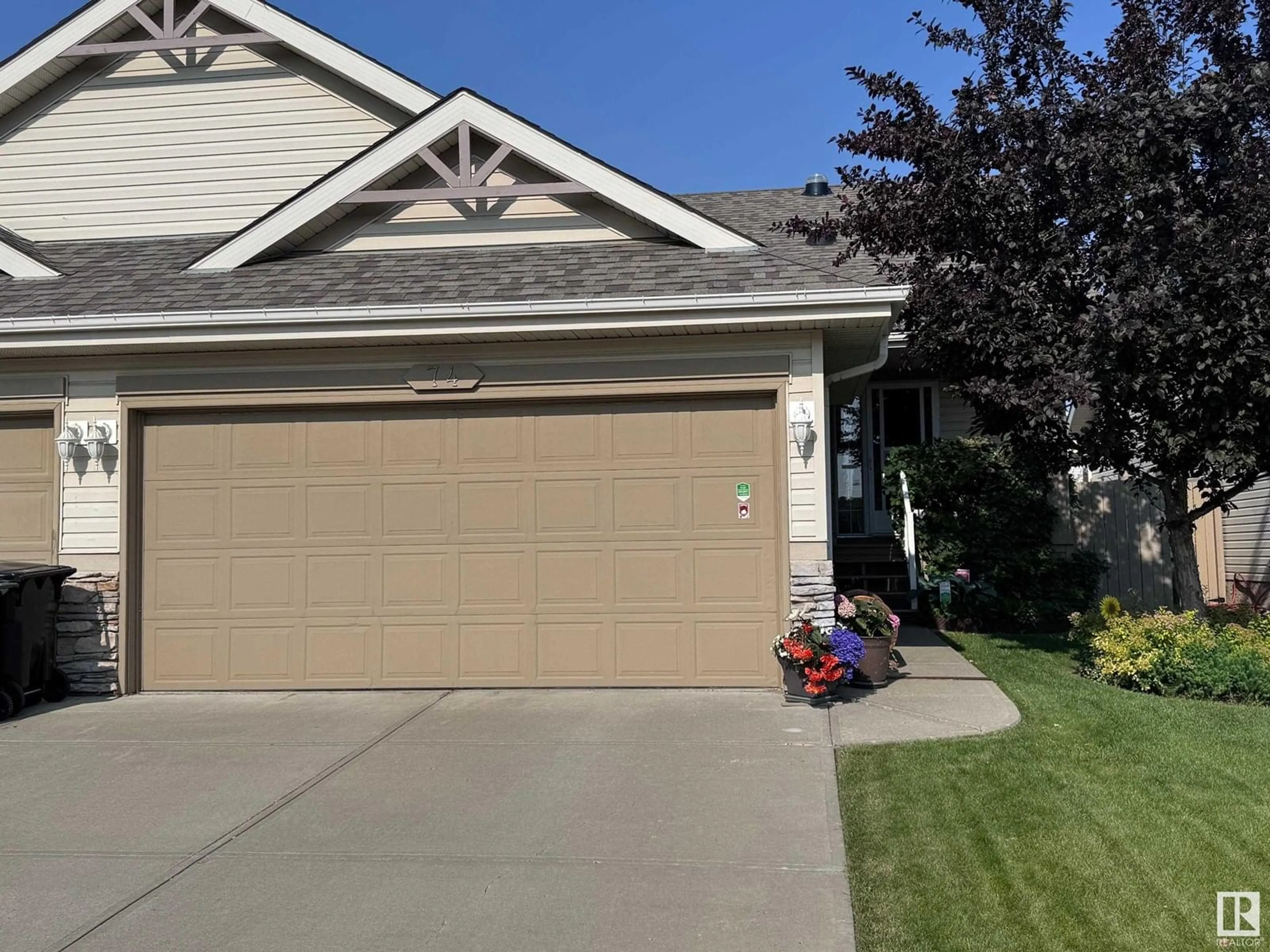 Home with vinyl exterior material, street for 74 CHRISTINA CO, Sherwood Park Alberta T8H2H4
