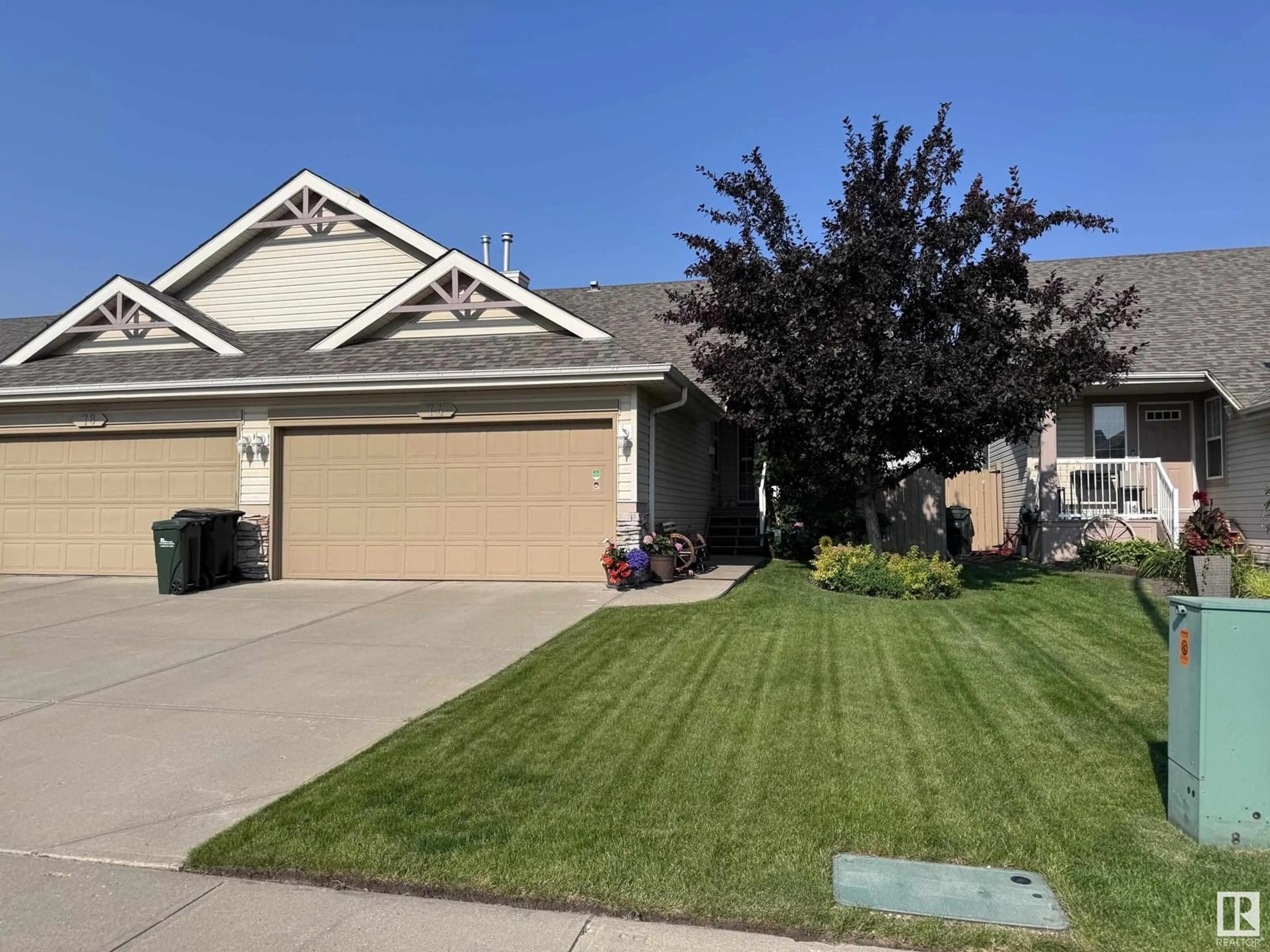 Home with vinyl exterior material, street for 74 CHRISTINA CO, Sherwood Park Alberta T8H2H4