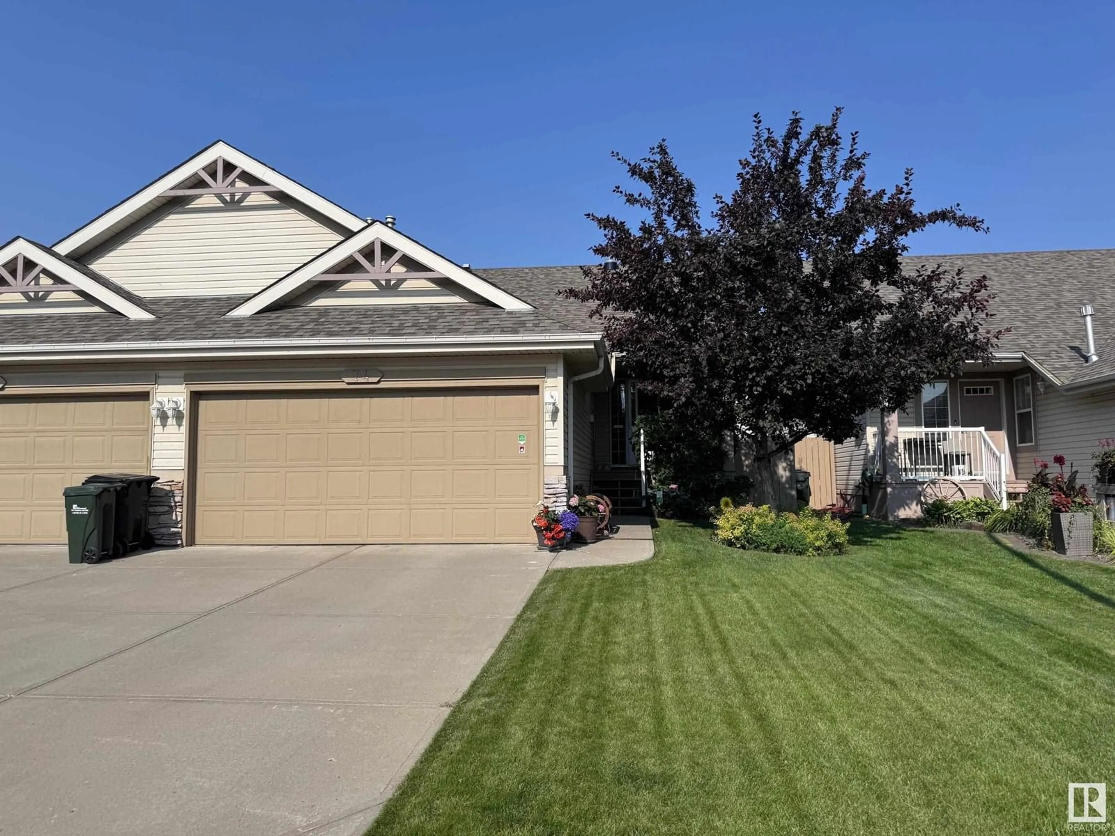 Home with vinyl exterior material, street for 74 CHRISTINA CO, Sherwood Park Alberta T8H2H4