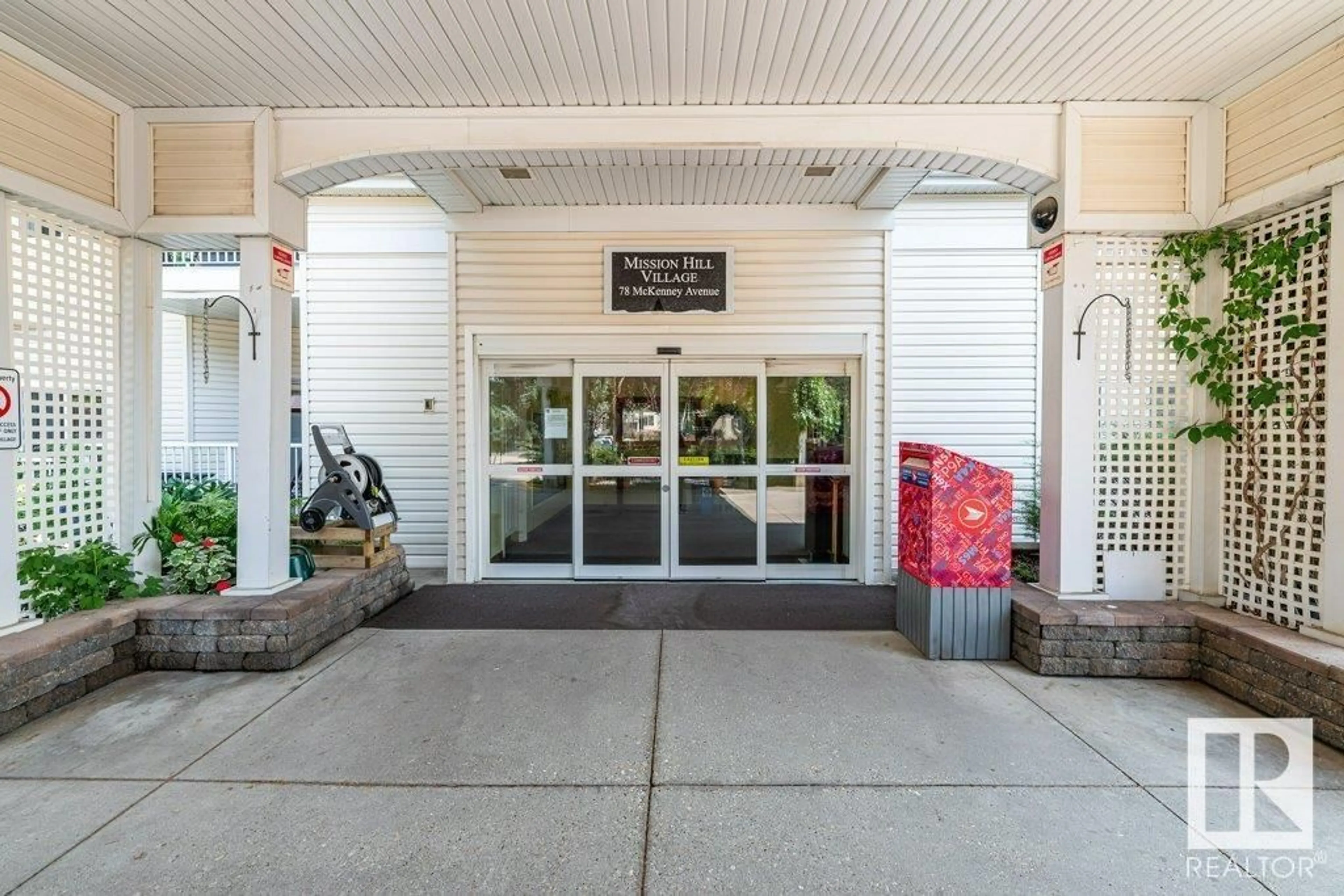 Indoor foyer for 78 - 416 MCKENNEY AV, St. Albert Alberta T8N1L9