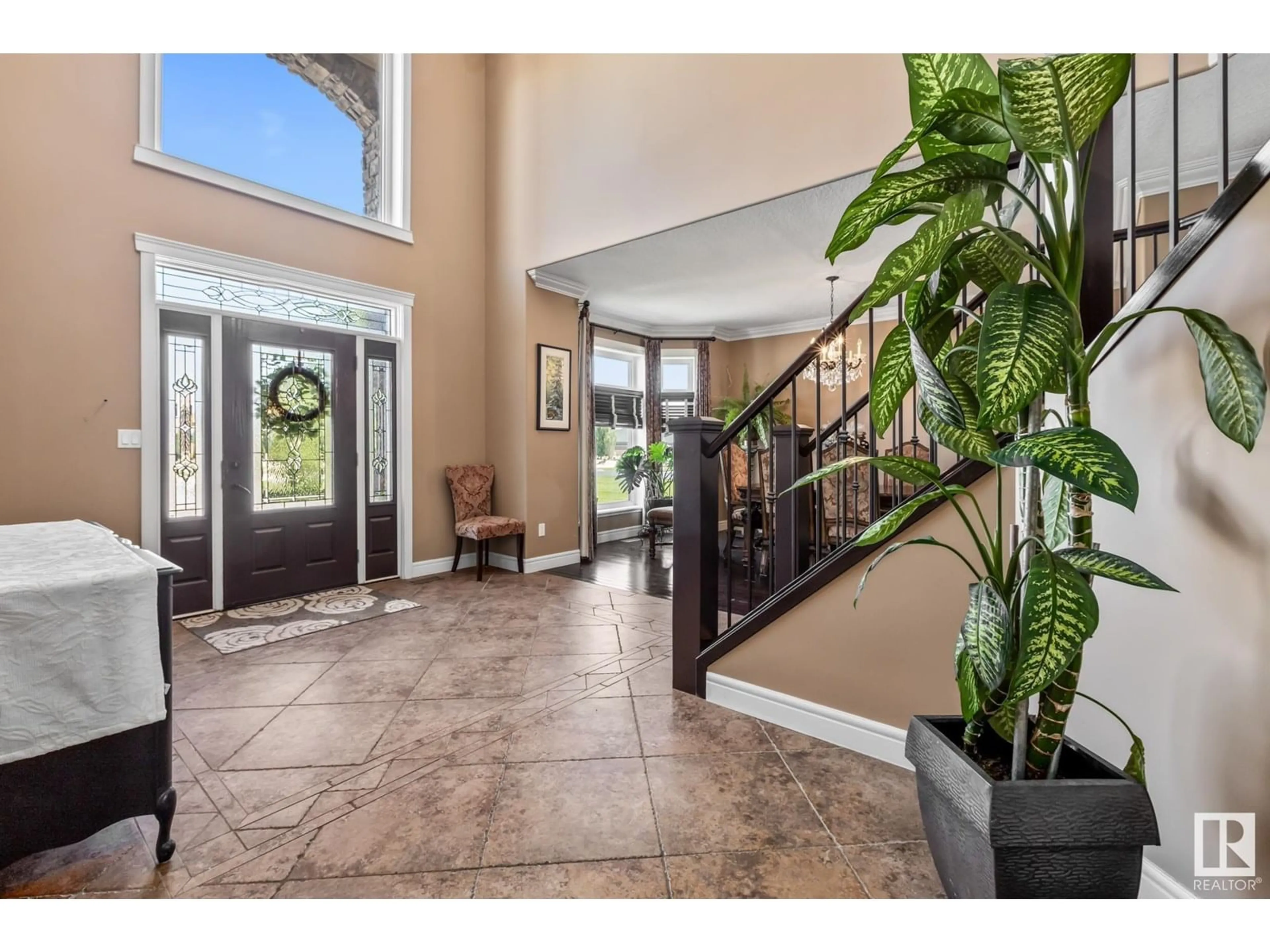 Indoor foyer for 577 MANOR POINTE, Rural Sturgeon County Alberta T8T0C7
