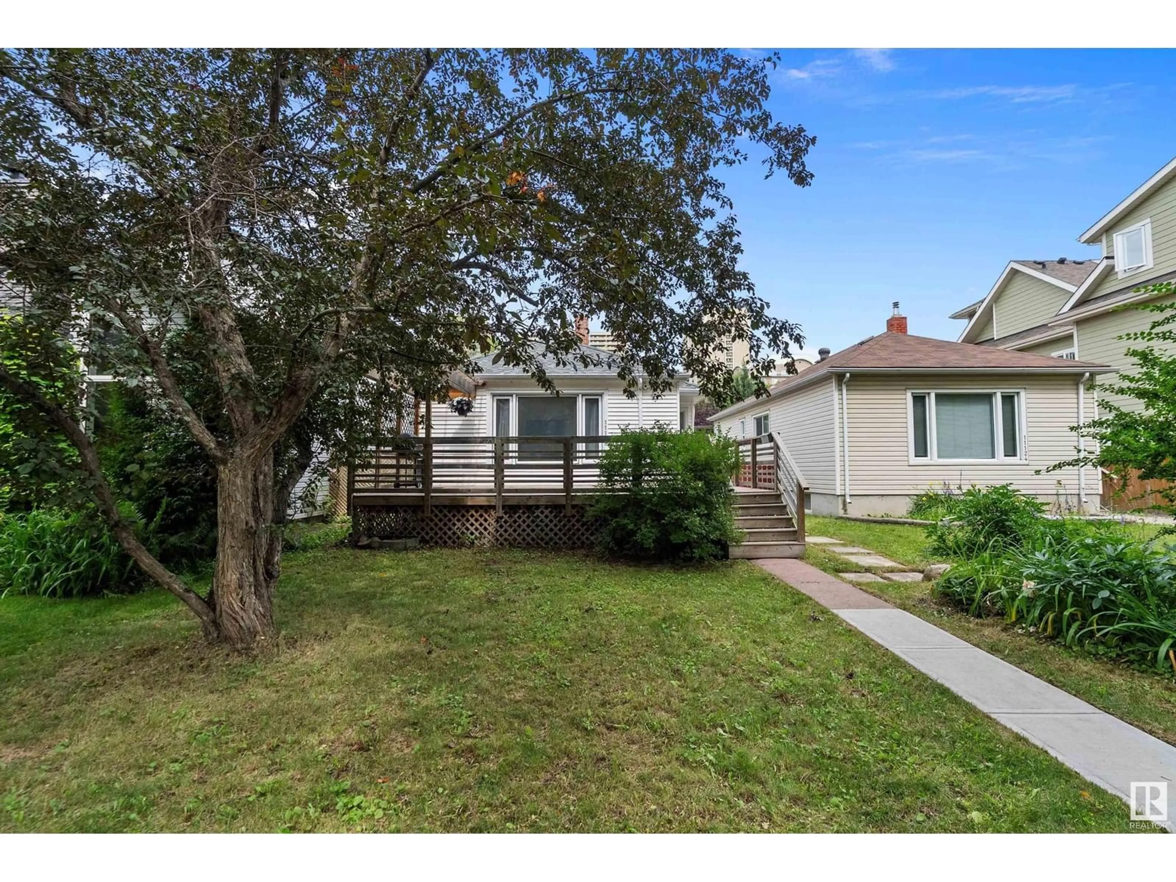 A pic from outside/outdoor area/front of a property/back of a property/a pic from drone, street for NW - 11126 80 AV, Edmonton Alberta T6G0R5