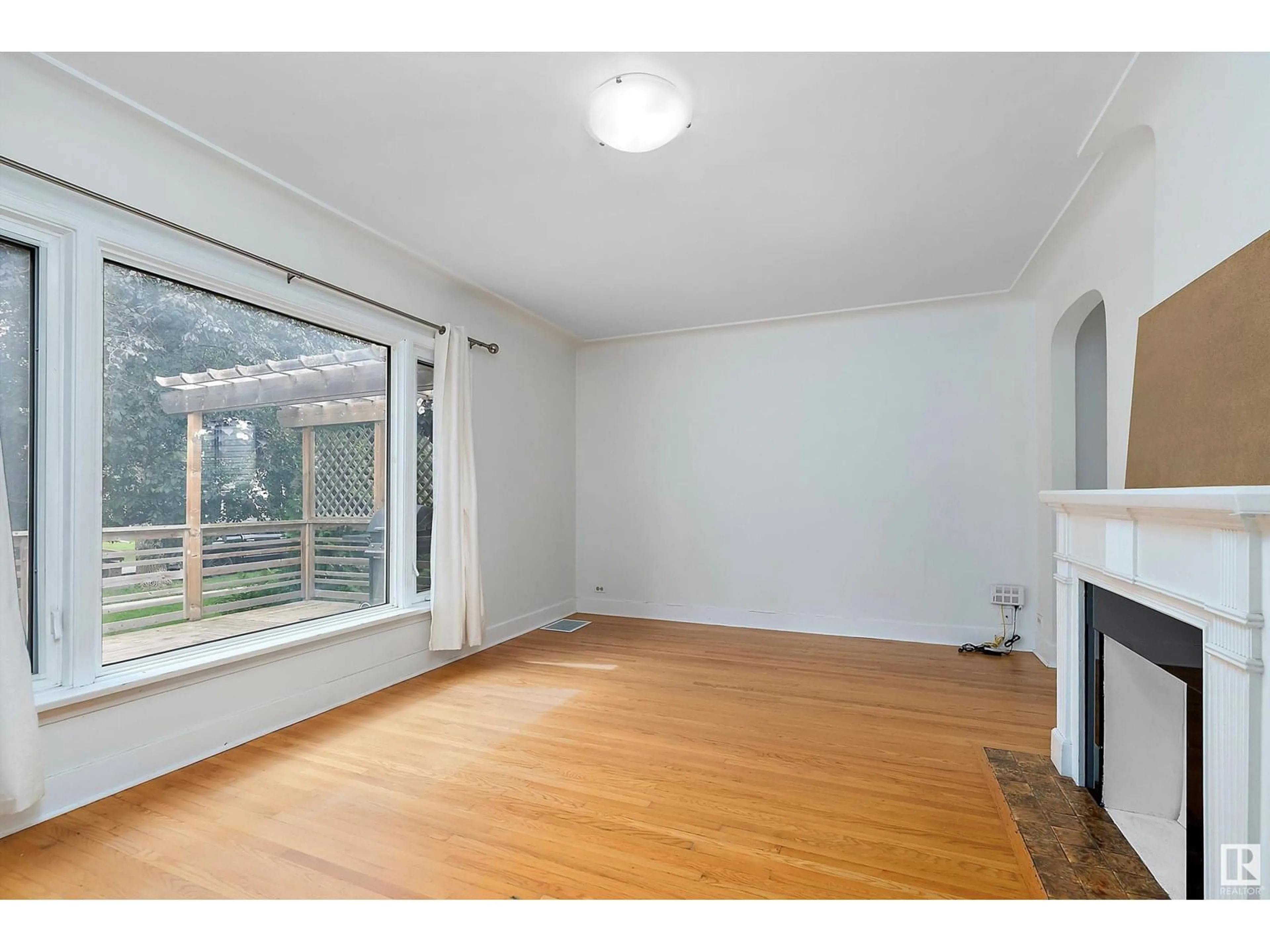 A pic of a room for NW - 11126 80 AV, Edmonton Alberta T6G0R5
