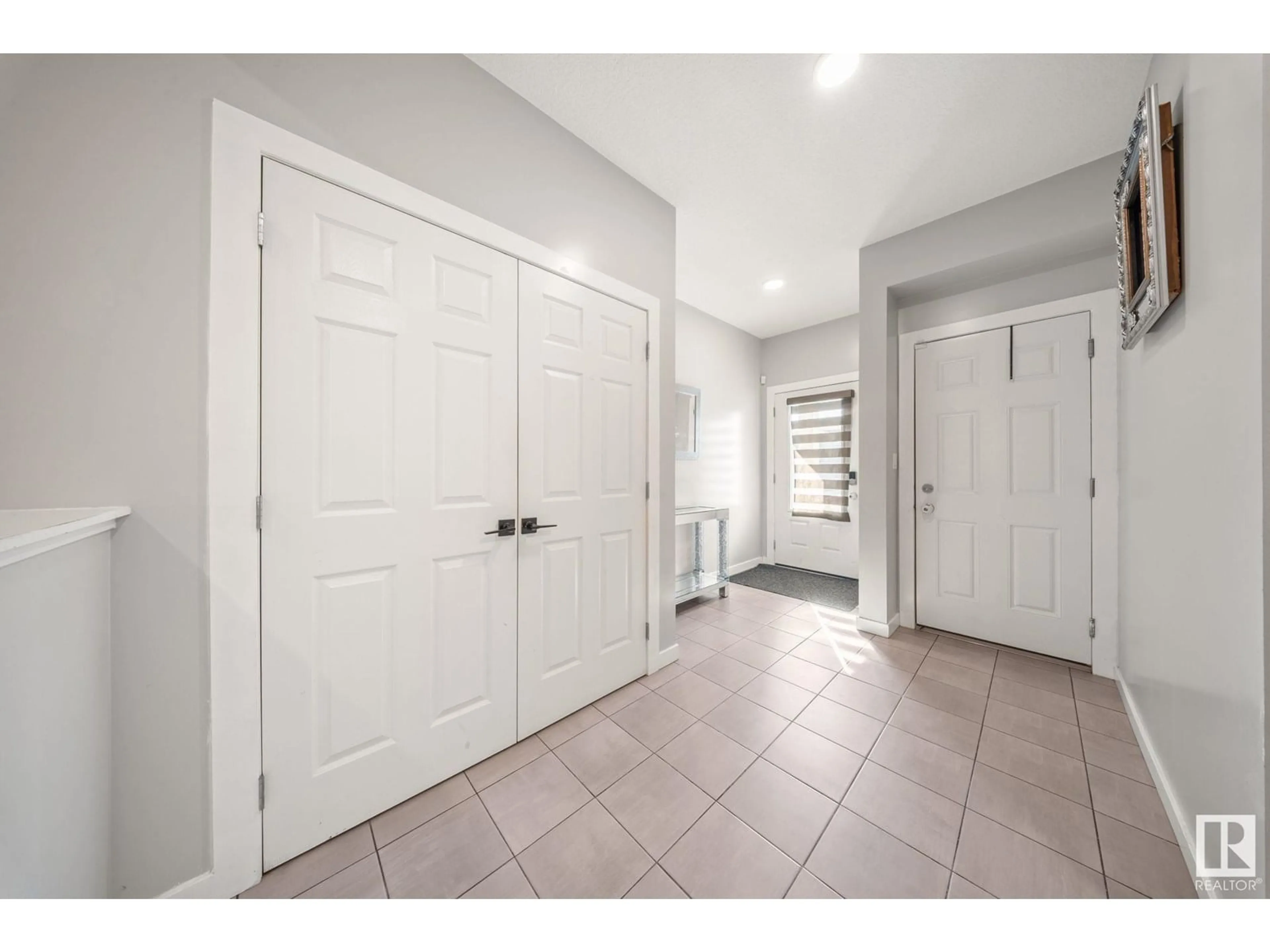 Indoor entryway for 3445 CHECKNITA TC, Edmonton Alberta T6W4W5